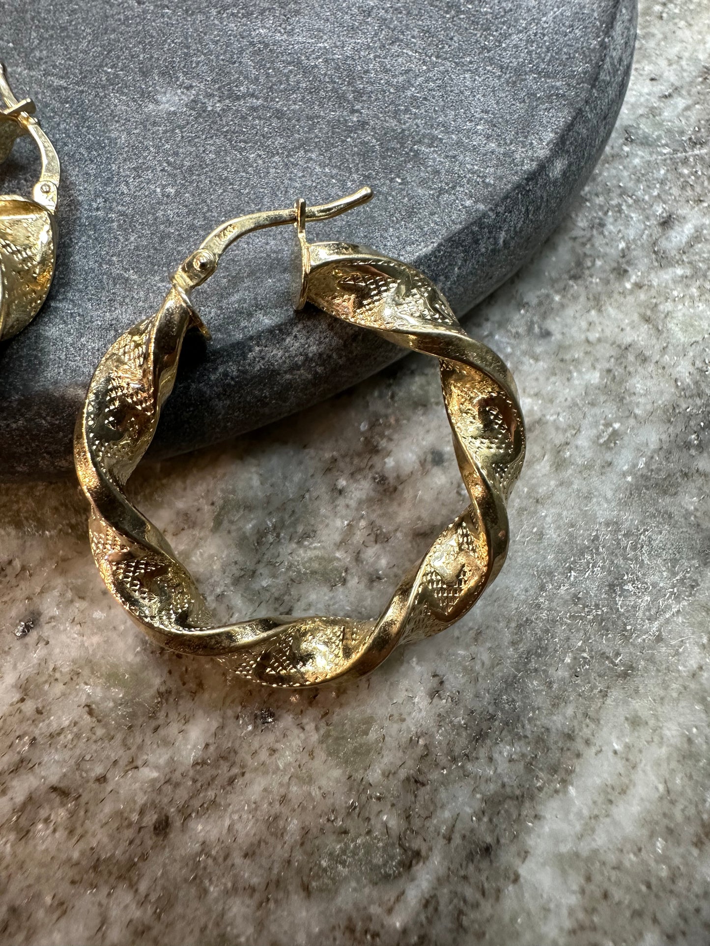 14K Gouden Creolen – Tijdloze Elegantie