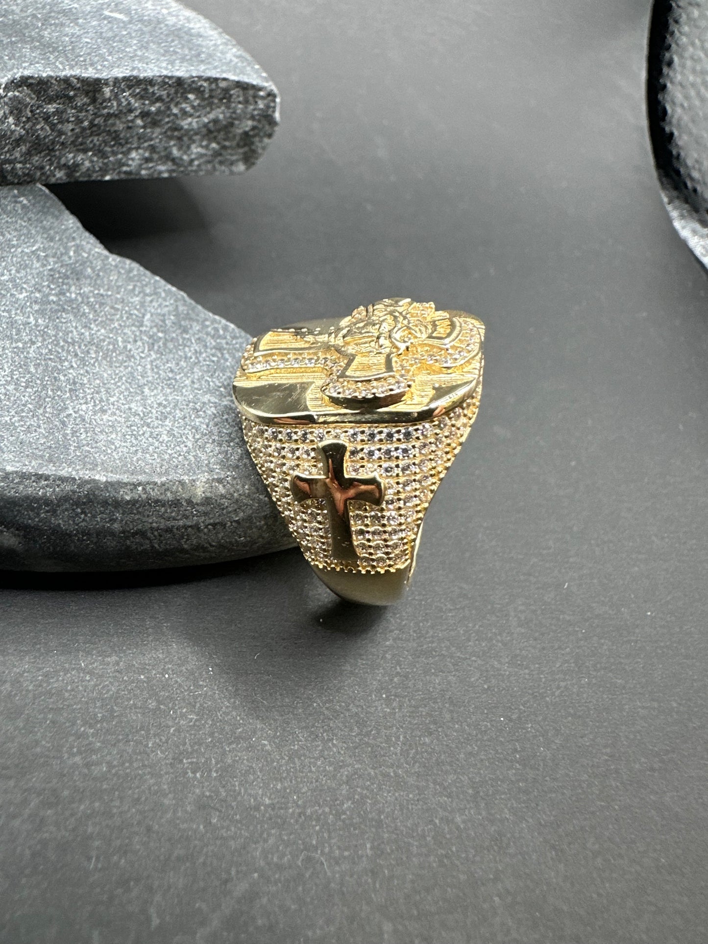 14K Gouden Ring met Jezus en Kruizen – Maat 20,5