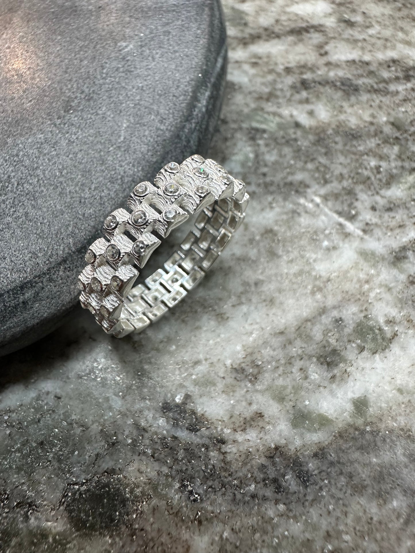 925 Zilveren Iced Rollie Ring – 6 mm Breed, Vol Glans en Stijl