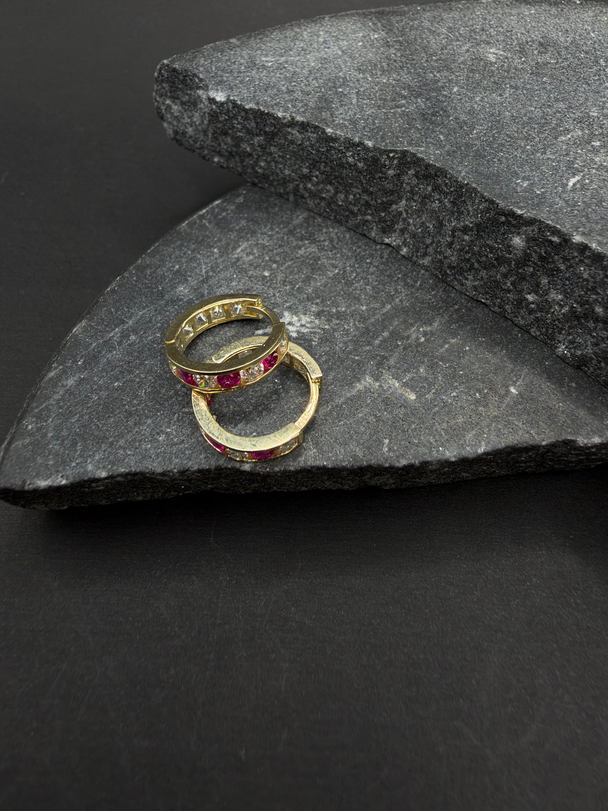14K Gouden Oorbellen met Zirkonia en Edelsteen – Ø 12 mm – 2,6 mm Breed