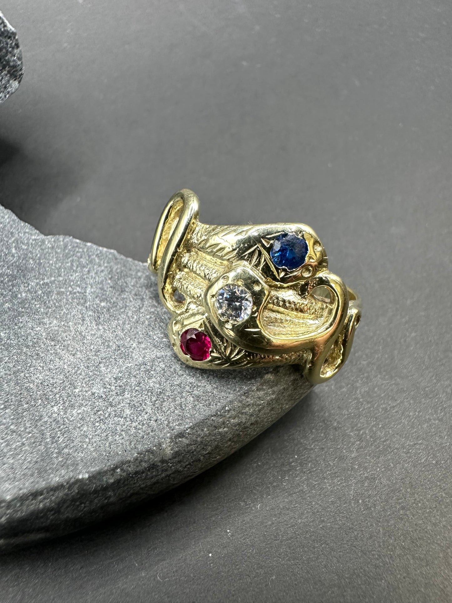 14K Gouden 3-Koppige Slangen Ring met Edelstenen