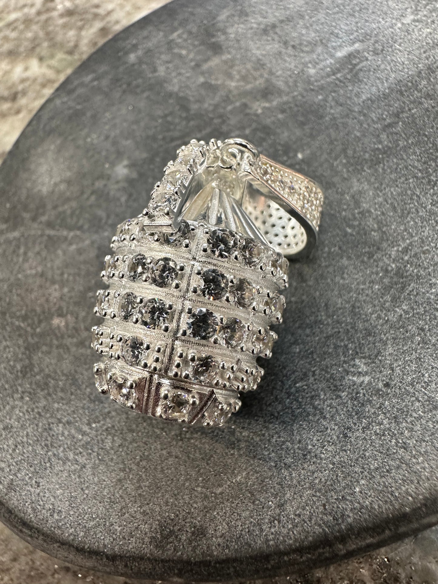 Prachtige 925 Zilveren Granaat Hanger – Iced met Zirkonia & Geheim Opbergvak
