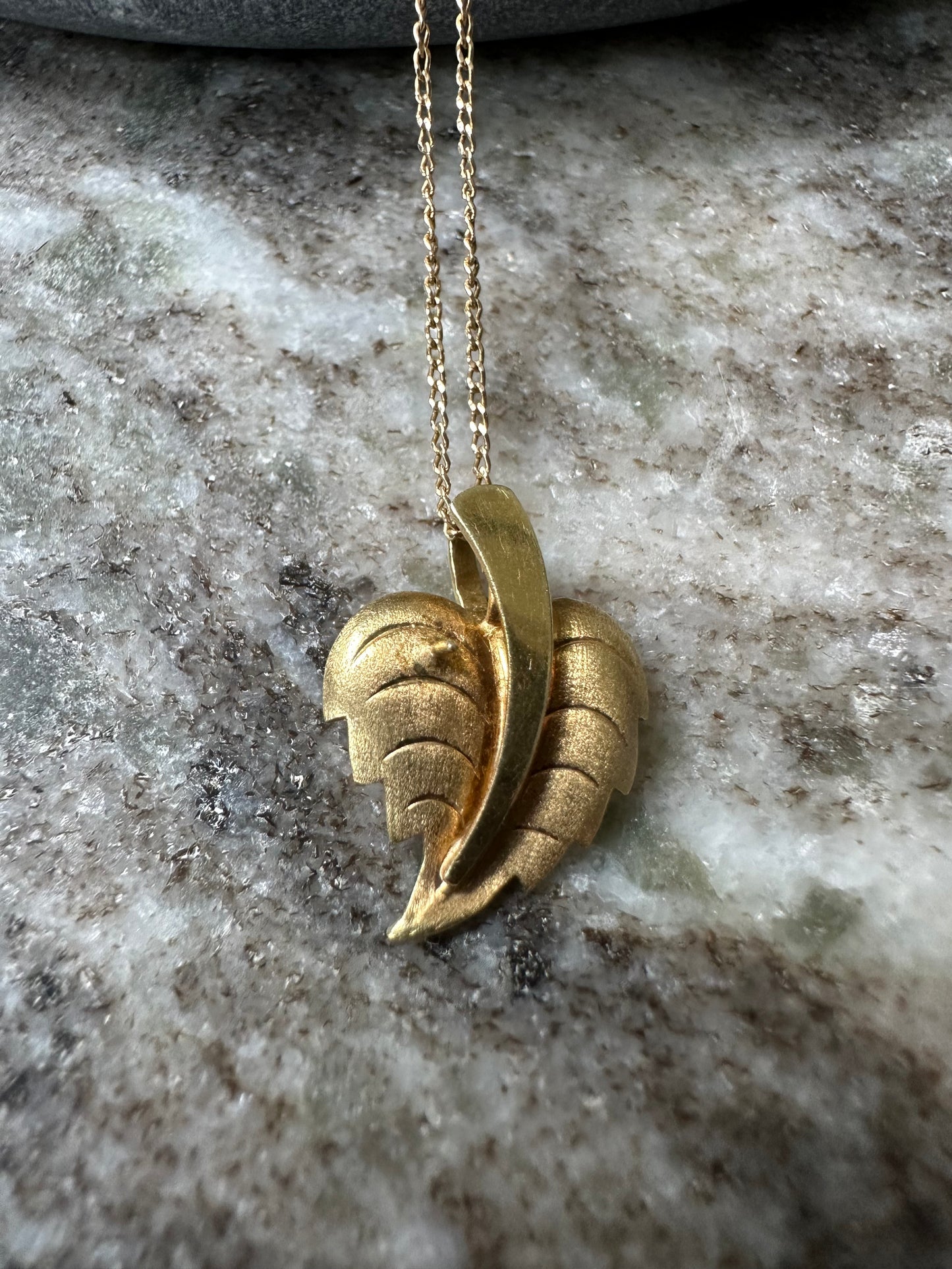 14k Gouden Ketting met Bladje Hanger