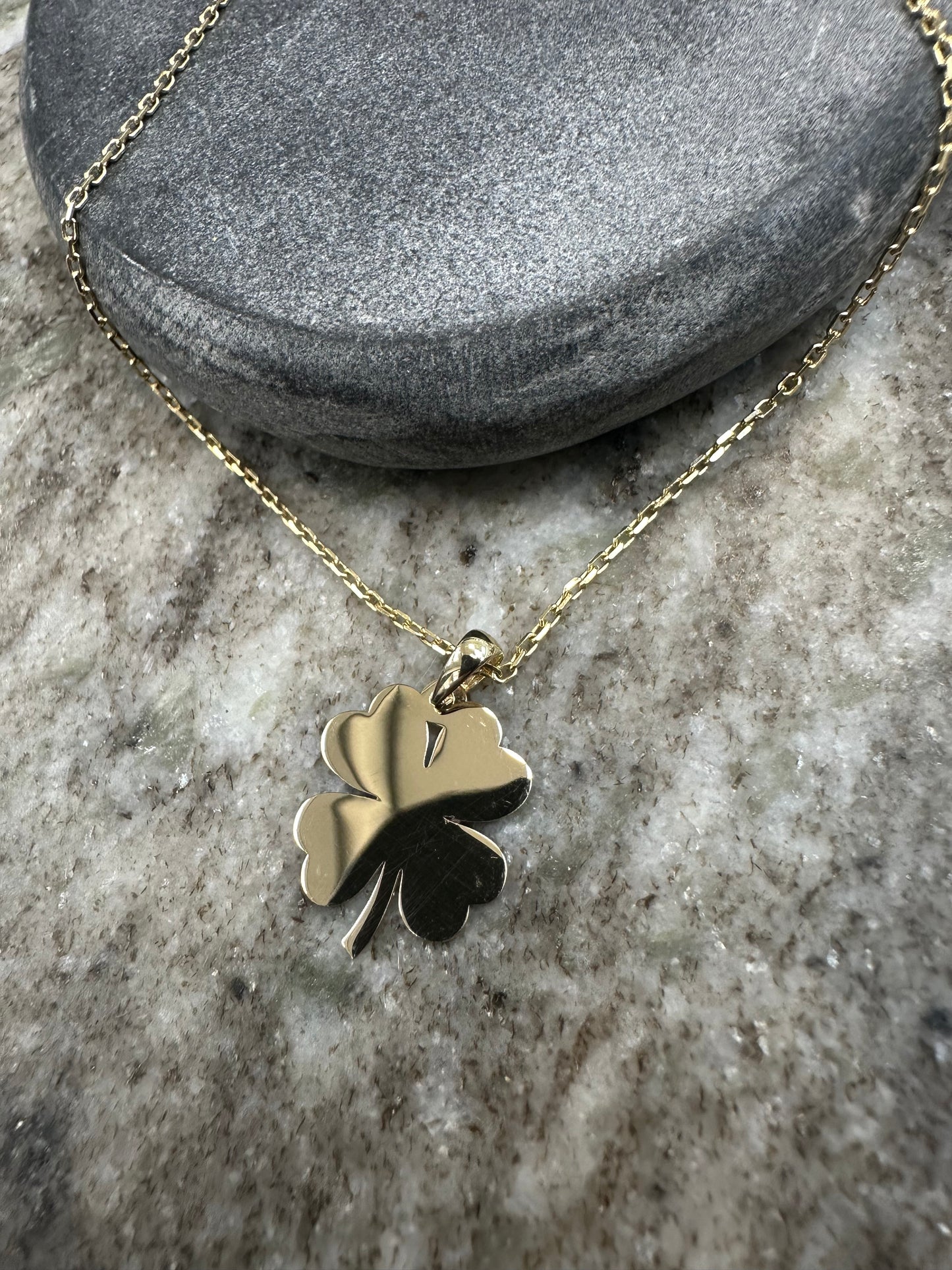 Prachtige 14K Gouden Massieve Ketting met Klavertje Hanger