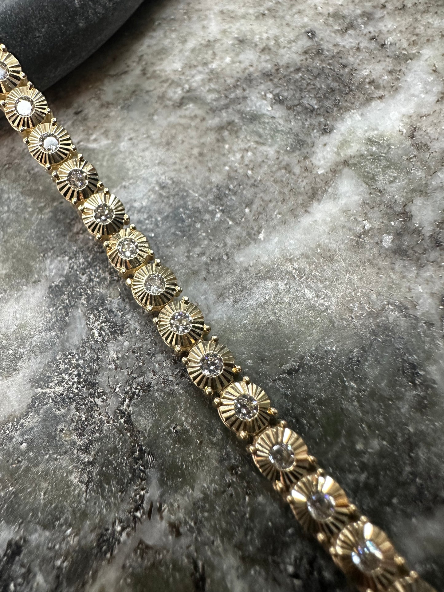 14K Gouden Tennisarmband – Tijdloze Luxe met Sprankelende Uitstraling