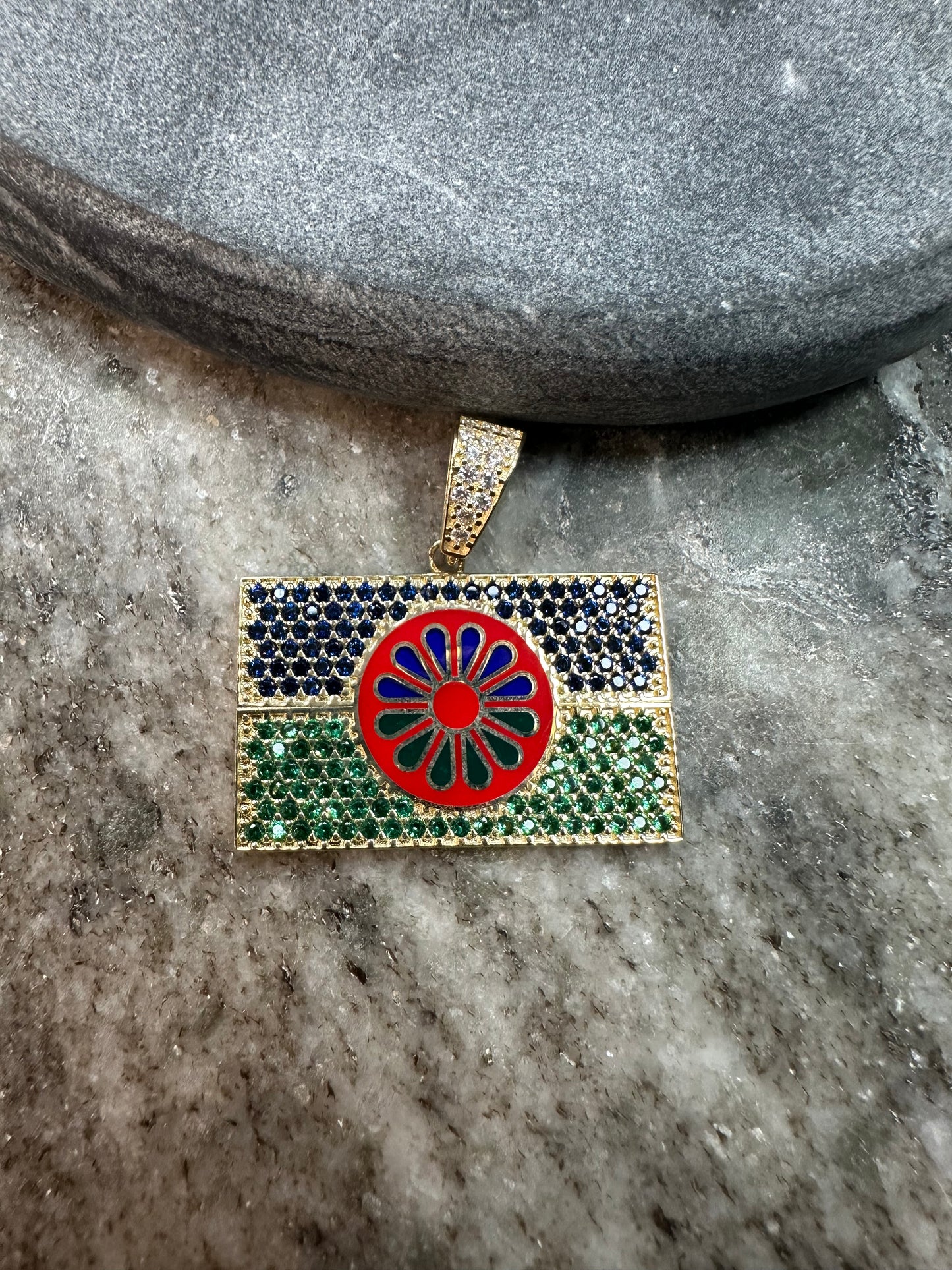14K Gouden Roma en Sinti Vlag Hanger