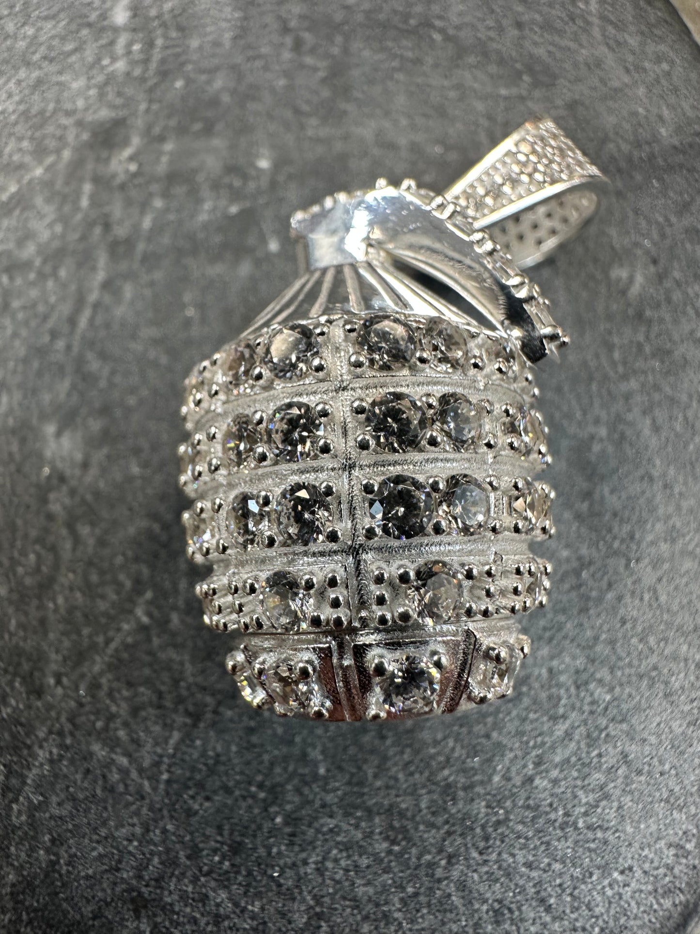 Prachtige 925 Zilveren Granaat Hanger – Iced met Zirkonia & Geheim Opbergvak