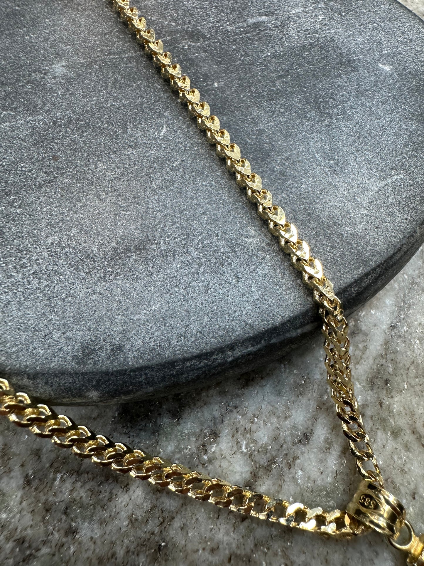 14K Gouden CubaanVos Ketting met Gladde Kruishanger – Luxe & Spirituele Klasse