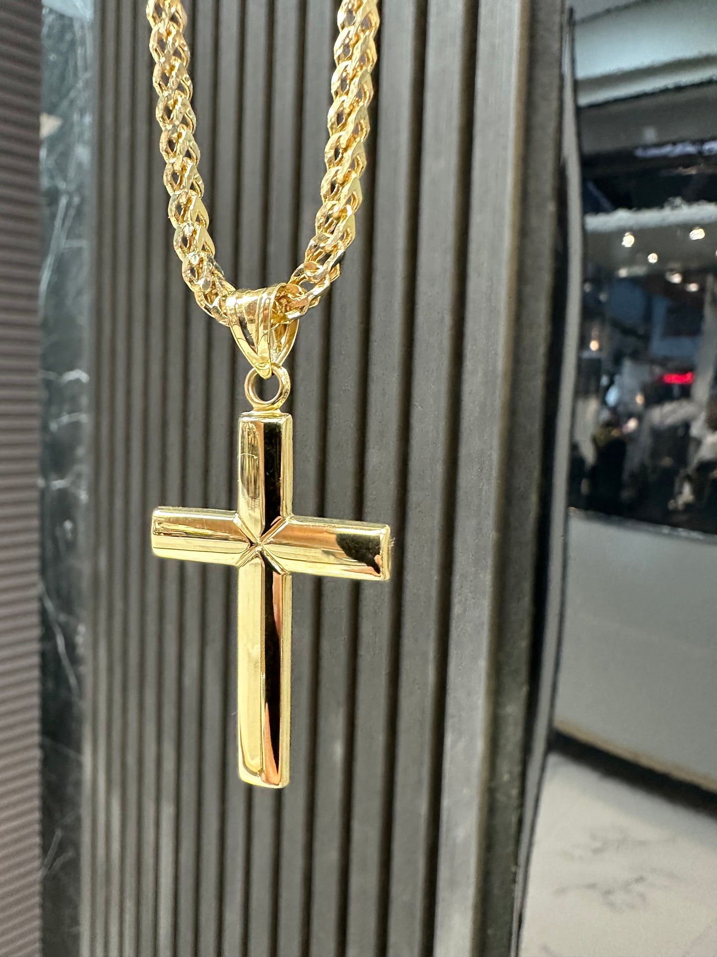 14K Gouden CubaanVos Ketting met Gladde Kruishanger – Luxe & Spirituele Klasse