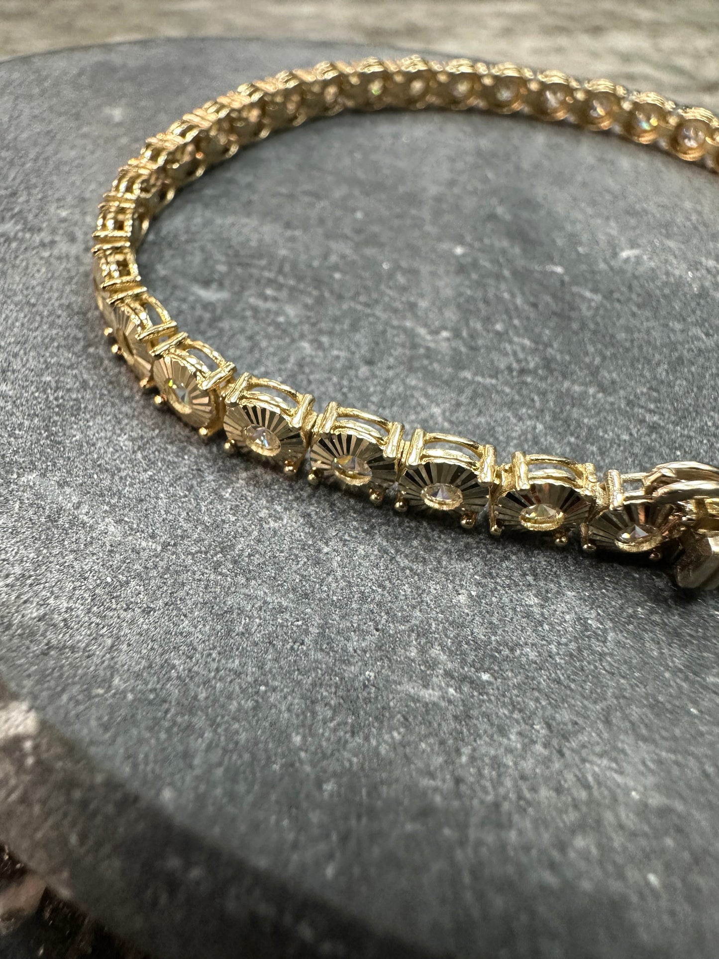 14K Gouden Tennisarmband – Tijdloze Luxe met Sprankelende Uitstraling