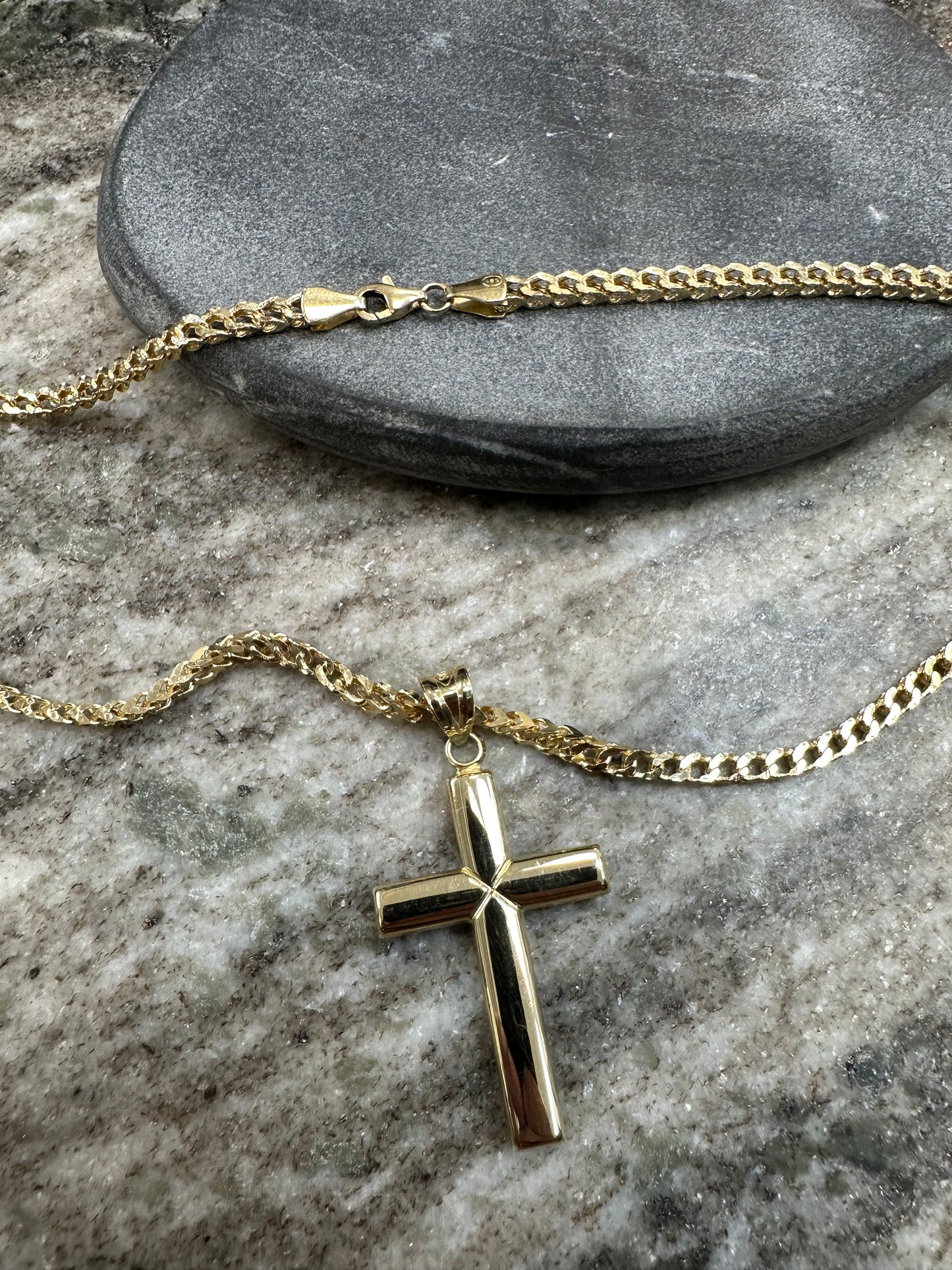 14K Gouden CubaanVos Ketting met Gladde Kruishanger – Luxe & Spirituele Klasse