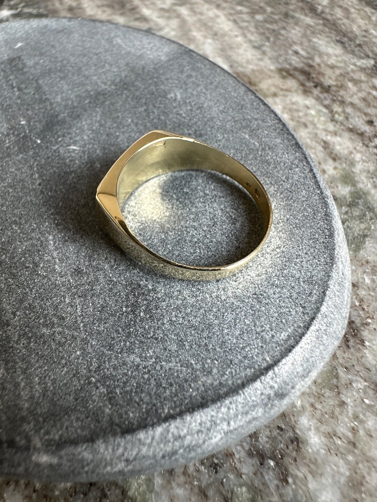 14k gouden zegelring met zirkonia
