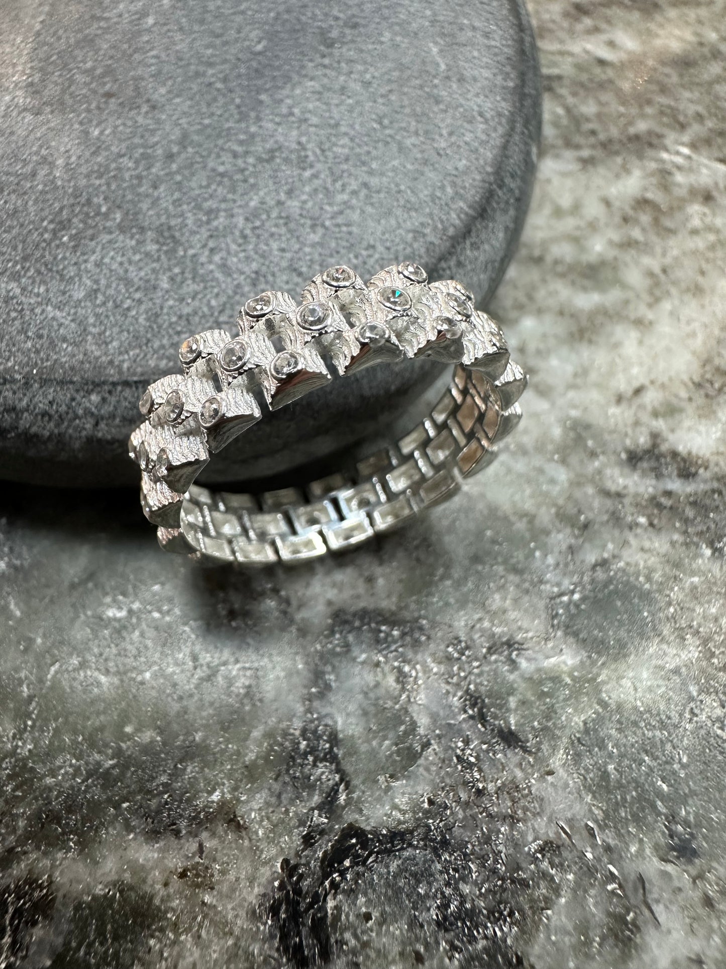925 Zilveren Iced Rollie Ring – 6 mm Breed, Vol Glans en Stijl