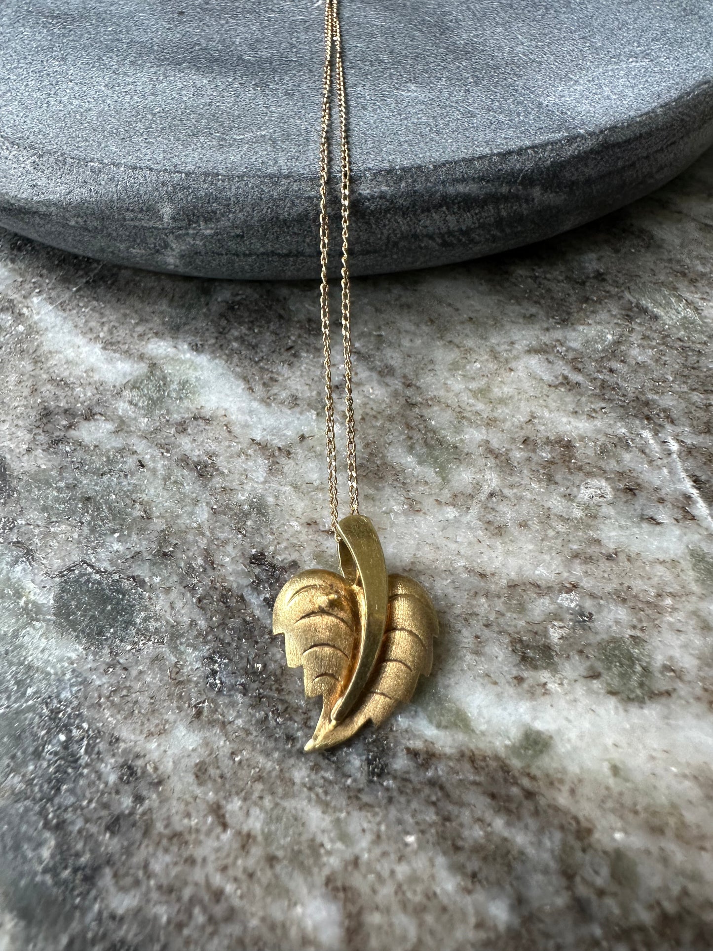 14k Gouden Ketting met Bladje Hanger