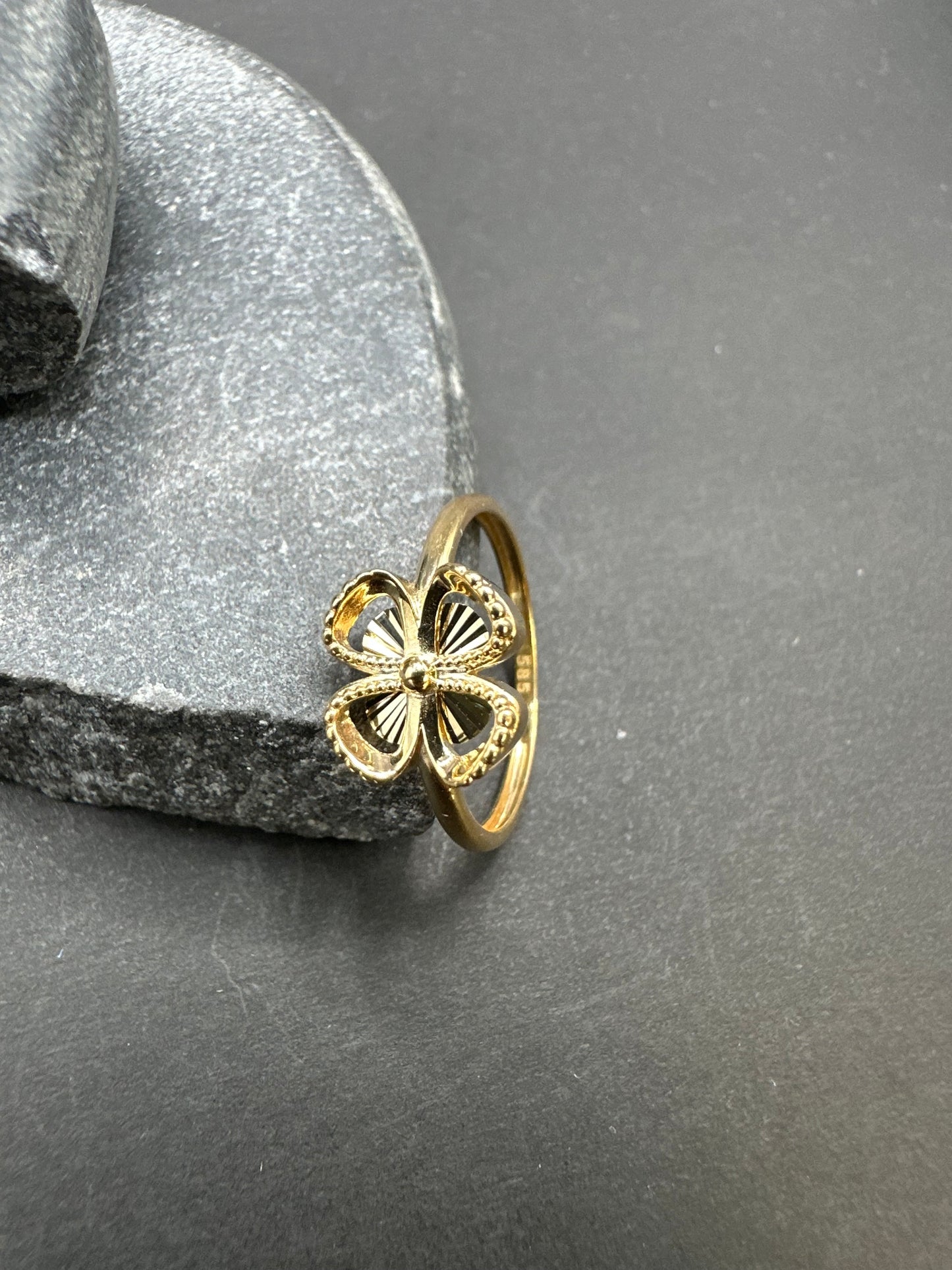 14K Gouden Bloempjes Ring – Maat 17