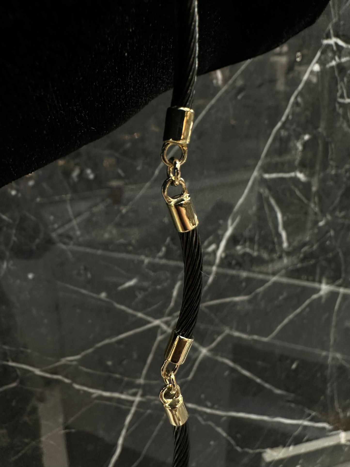 14K Gouden Armband met Zwarte Gevlochten Band
