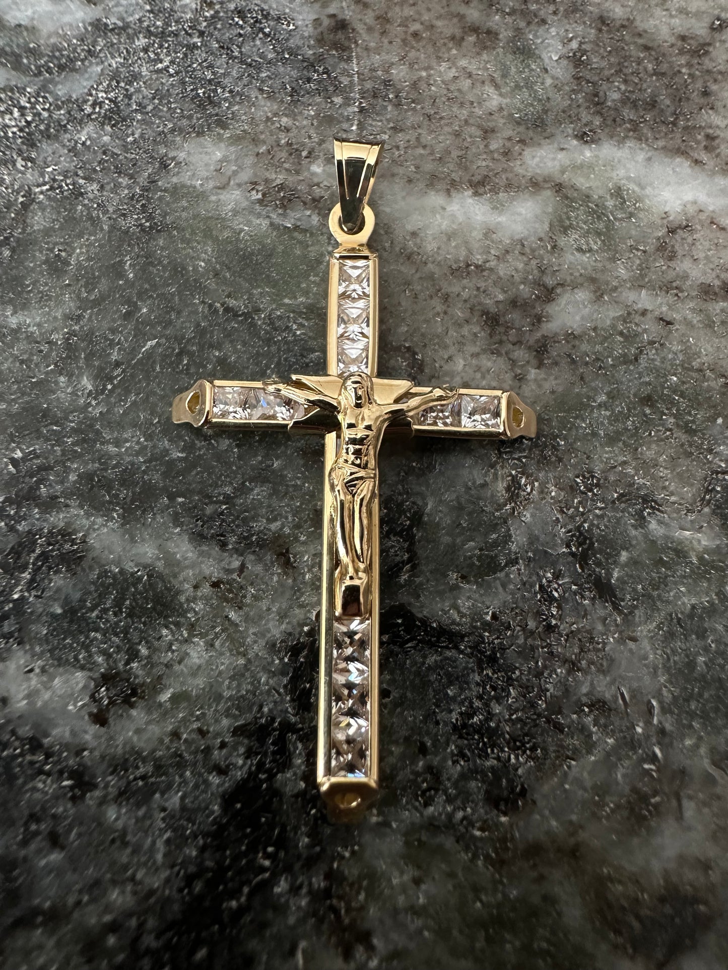 14K Gouden Kruis Hanger met Jezus Beeld