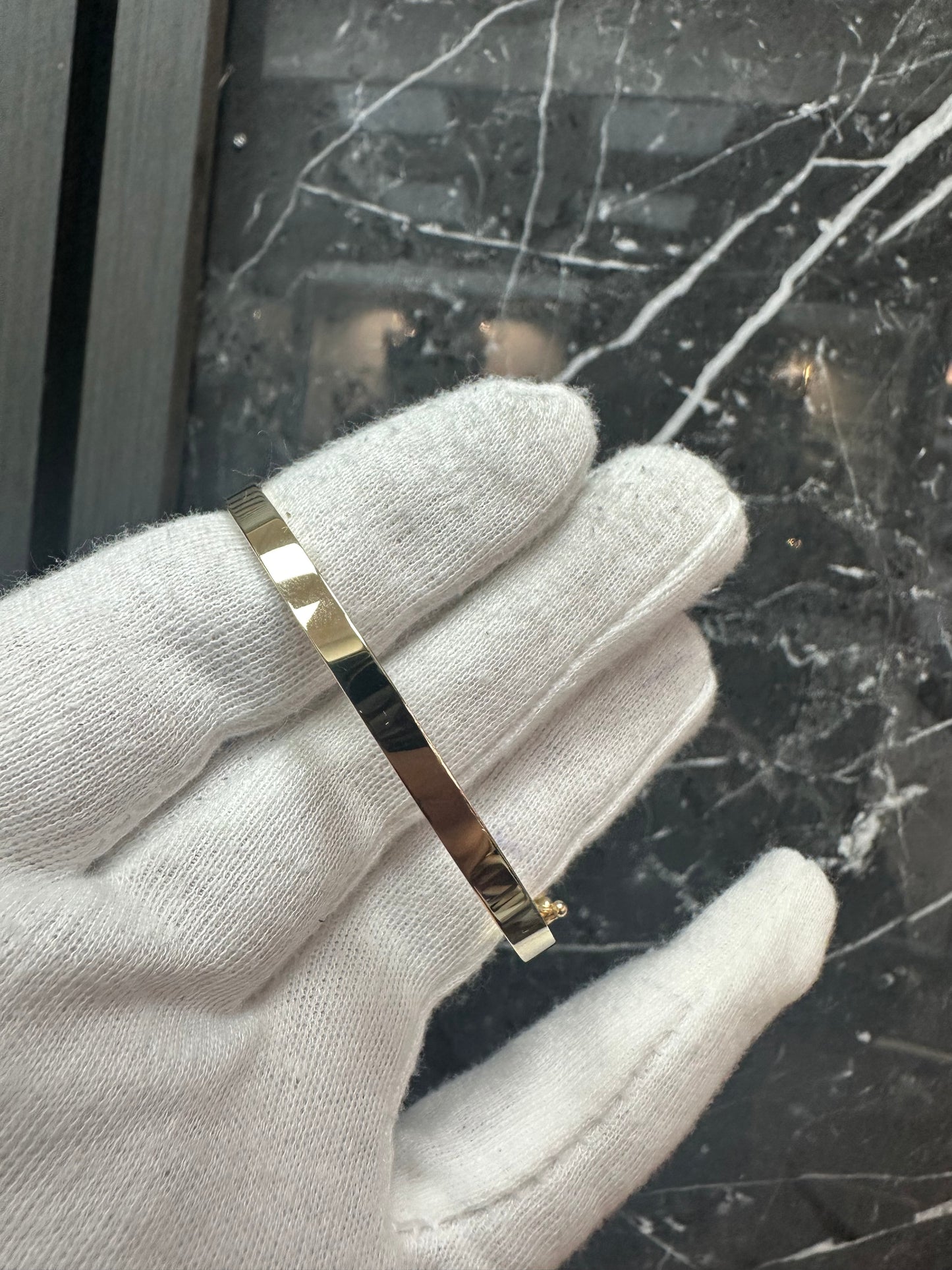 Prachtige 14K Gouden Vierkante Gladde Slavenarmband – Omtrek 60 mm | Stevig & Luxe