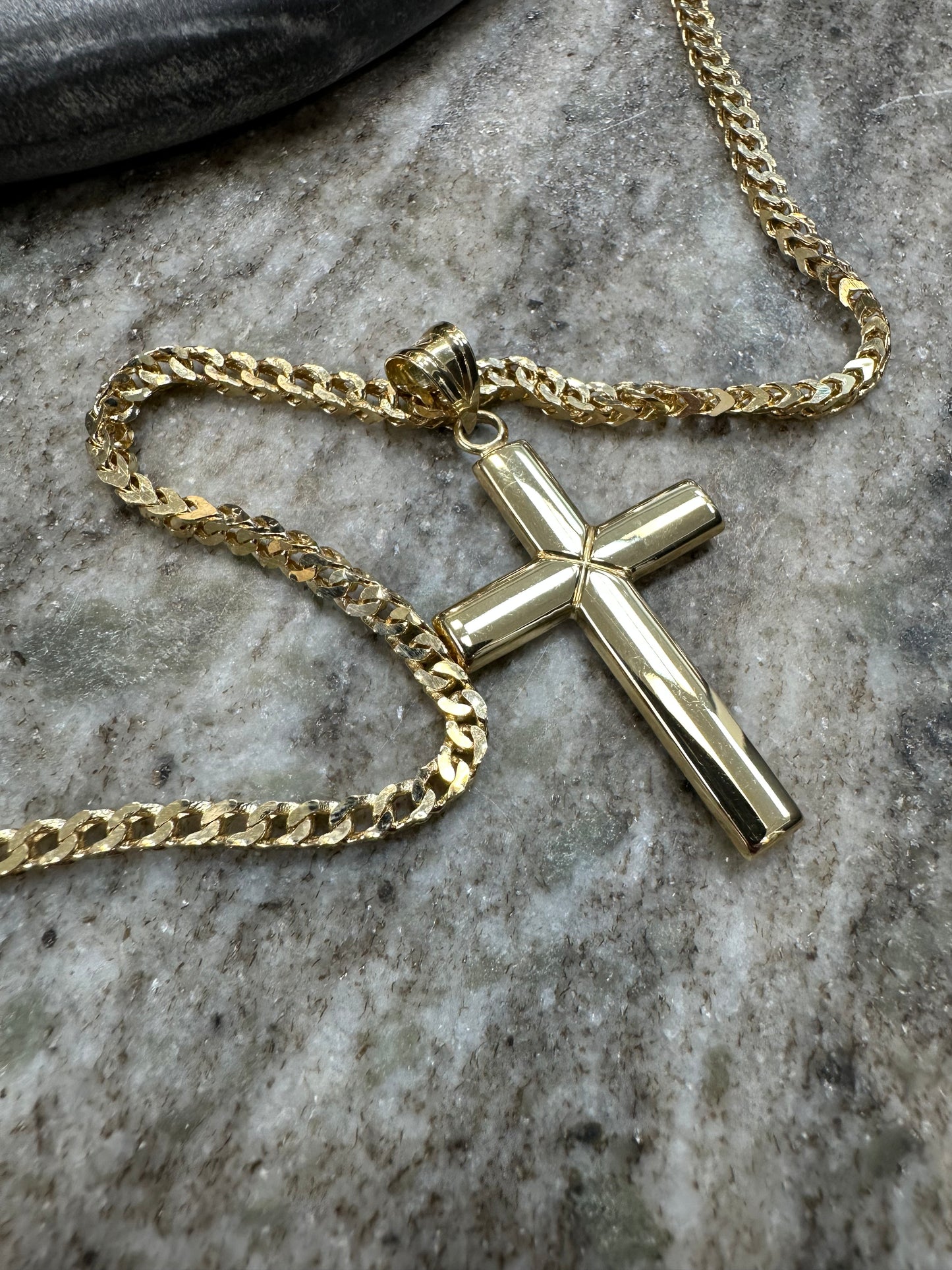 14K Gouden CubaanVos Ketting met Gladde Kruishanger – Luxe & Spirituele Klasse