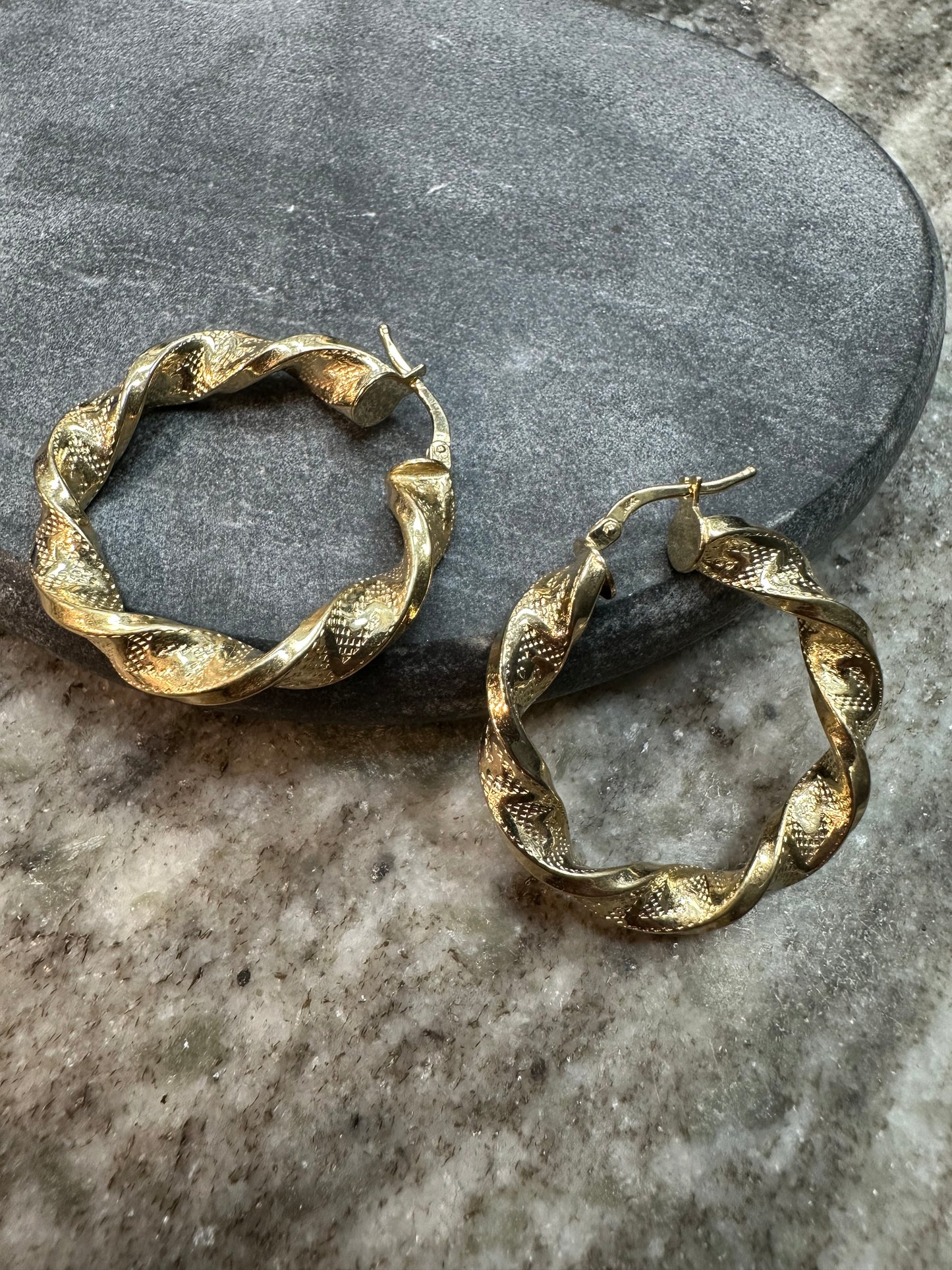 14K Gouden Creolen – Tijdloze Elegantie