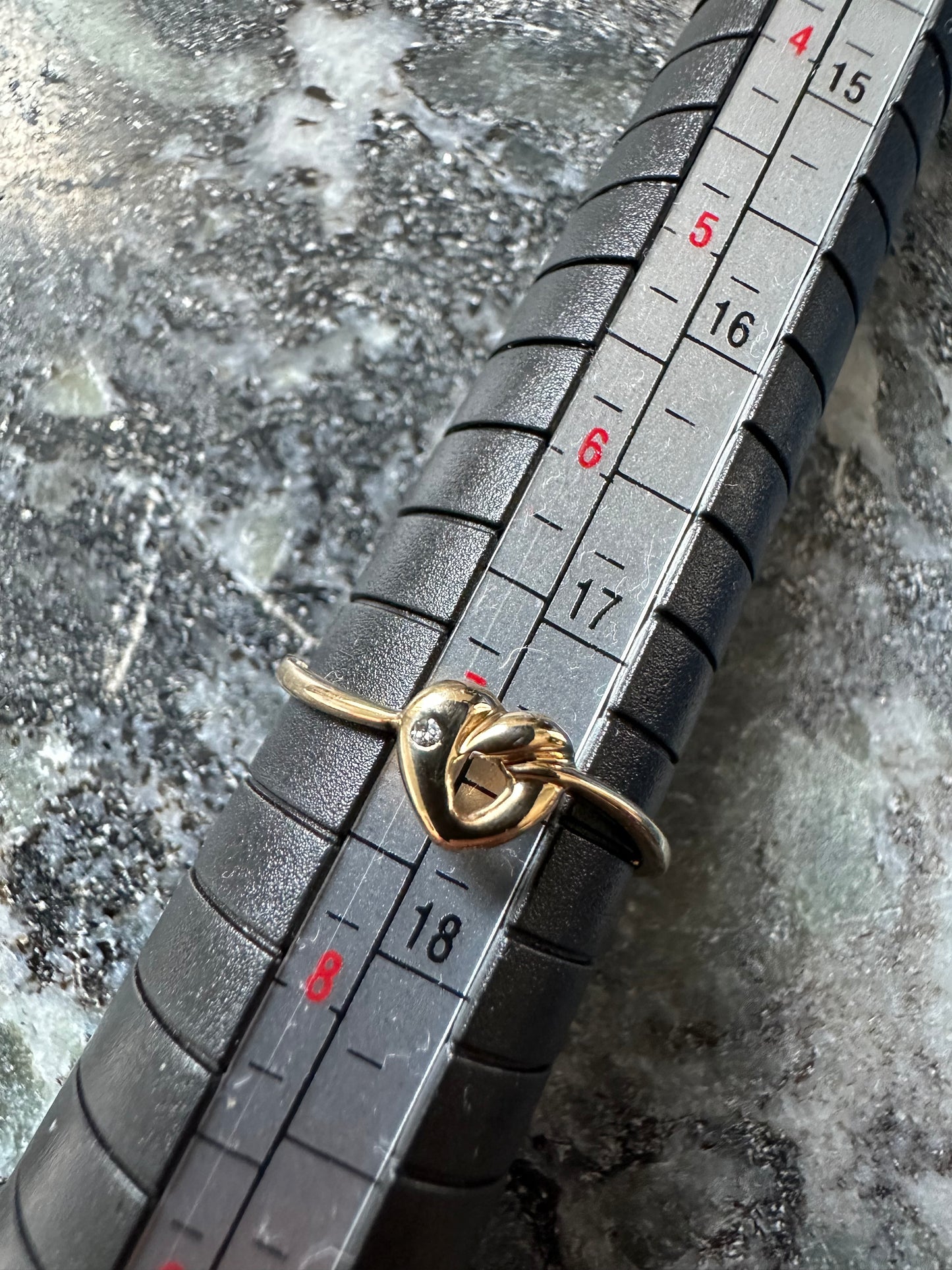14K Gouden Hartjesring met 0,01 karaat Diamant