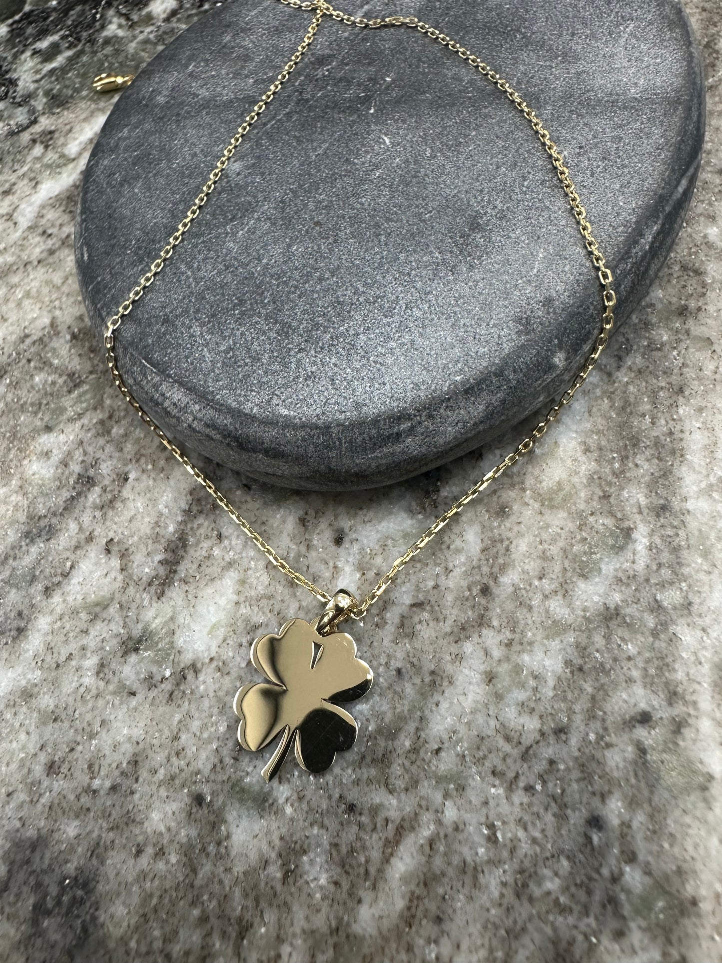 Prachtige 14K Gouden Massieve Ketting met Klavertje Hanger