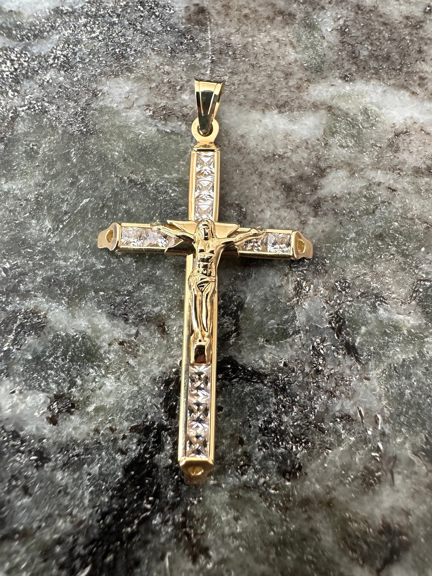 14K Gouden Kruis Hanger met Jezus Beeld