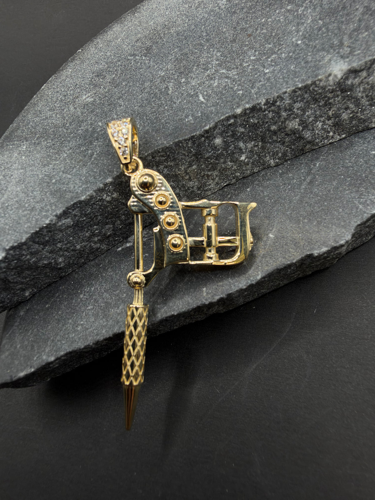 14K Gouden Tattoomachine Hanger – 20 × 45 mm
