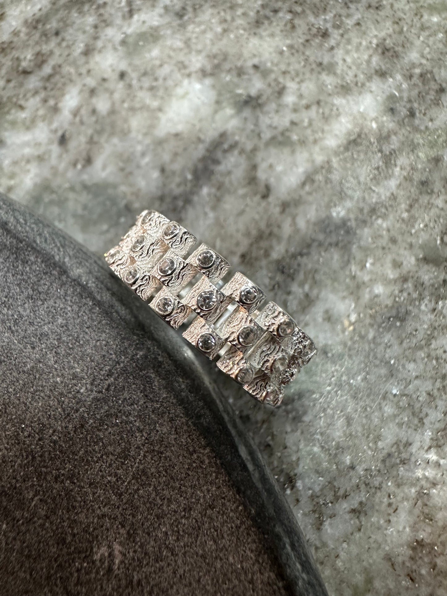 925 Zilveren Iced Rollie Ring – 7 mm Breed, Volledig Bezet met Zirkonia