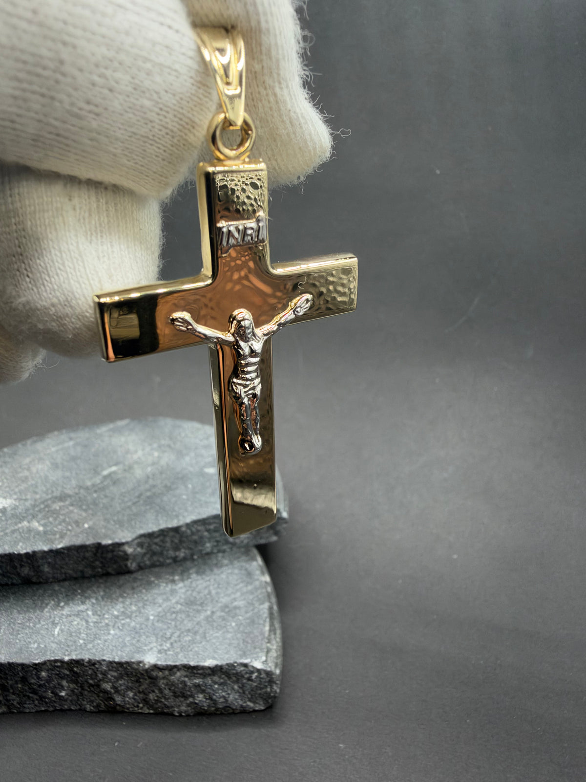 14K Gouden Kruis met Jezus in Witgoud – 30 mm x 60 mm