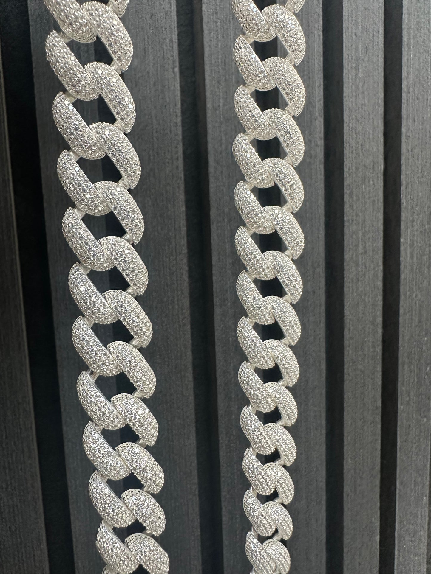 Prachtige 925 Zilveren Cubana Set 65 cm Ketting | 23 cm Armband | 17,8 mm Breed | Iced met Zirkonia