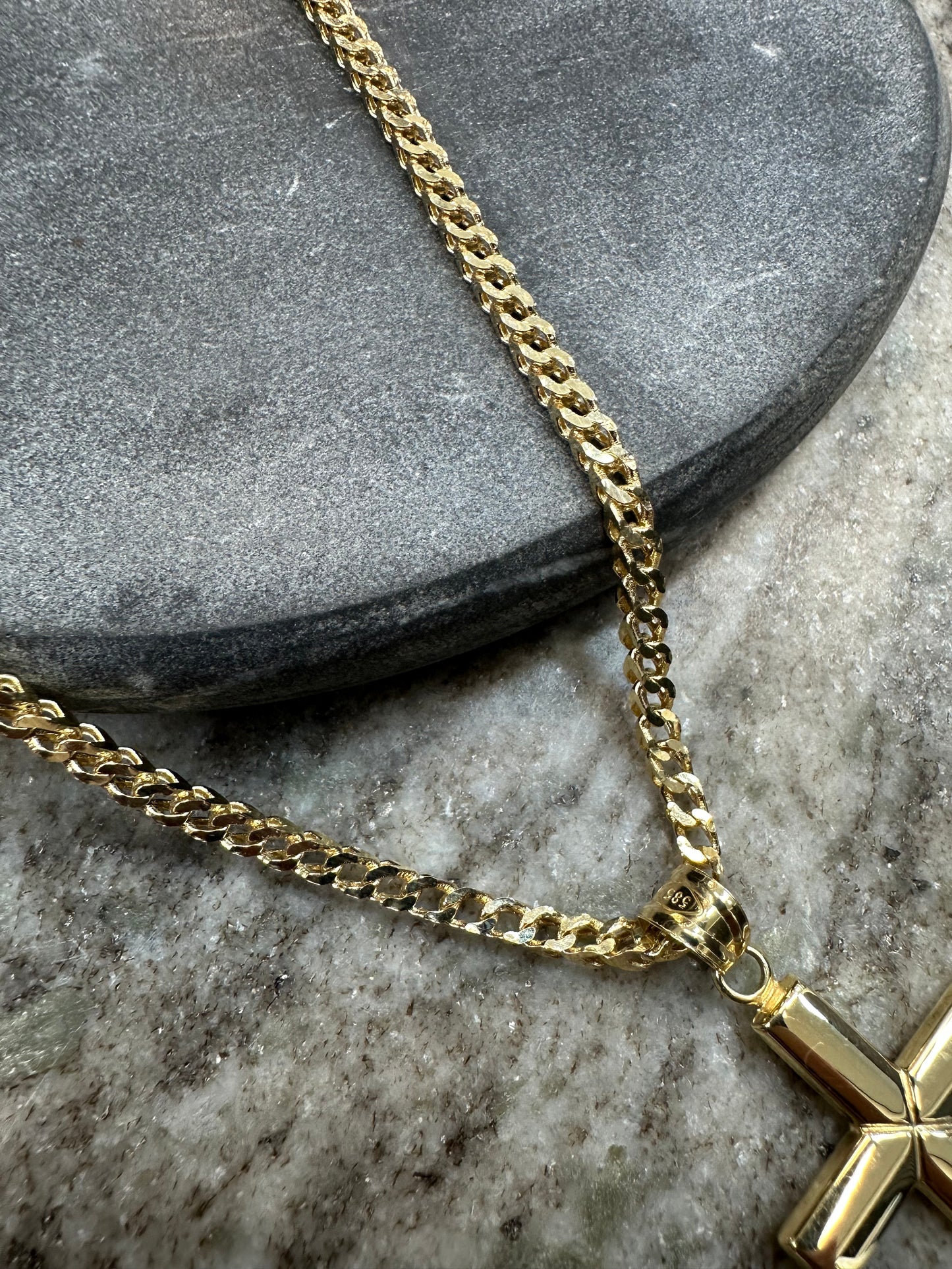 14K Gouden CubaanVos Ketting met Gladde Kruishanger – Luxe & Spirituele Klasse