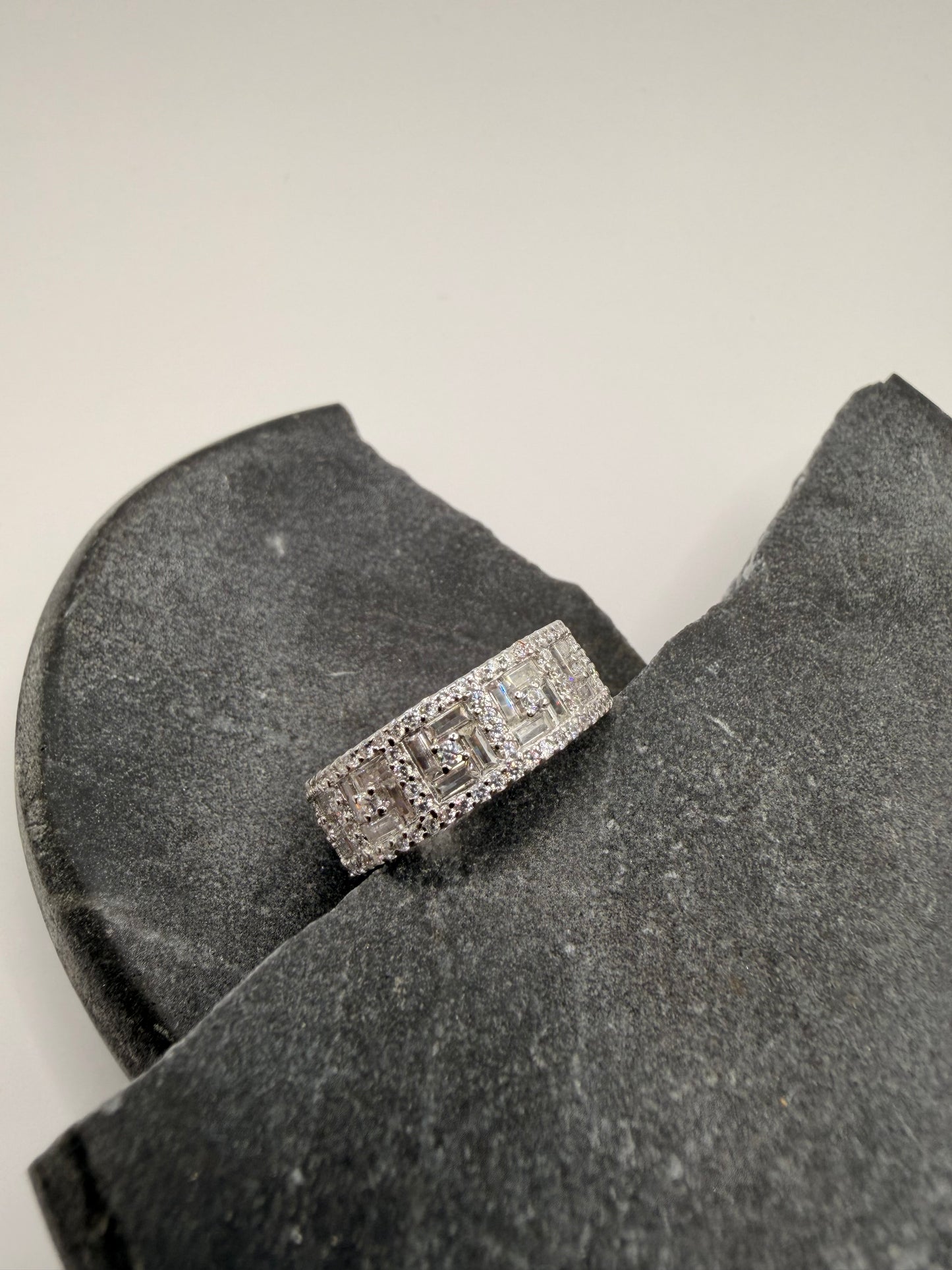 Schitterende 925 Zilveren Iced Ring – Maat 20 | Luxe & Sprankelend