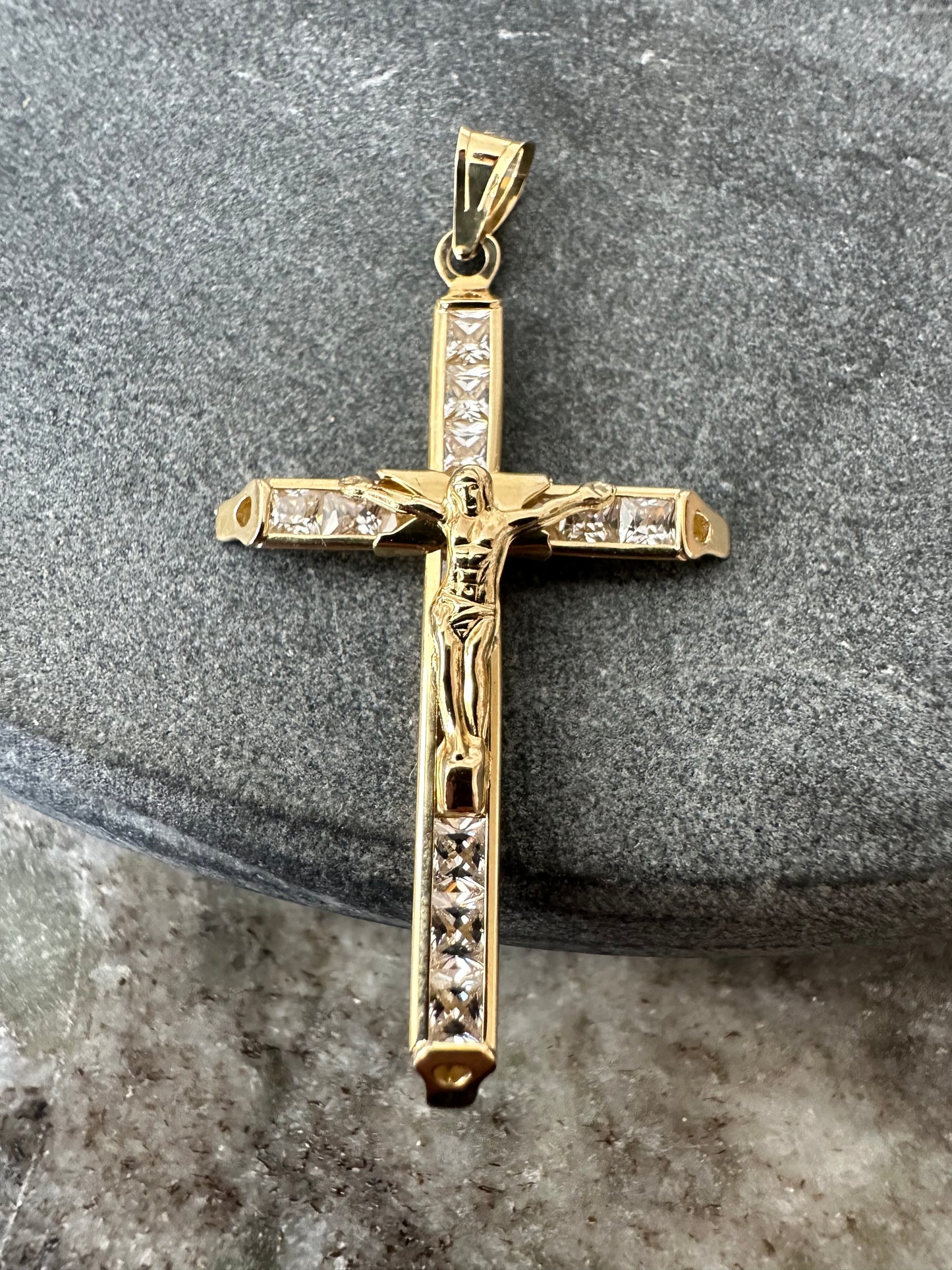 14K Gouden Kruis Hanger met Jezus Beeld