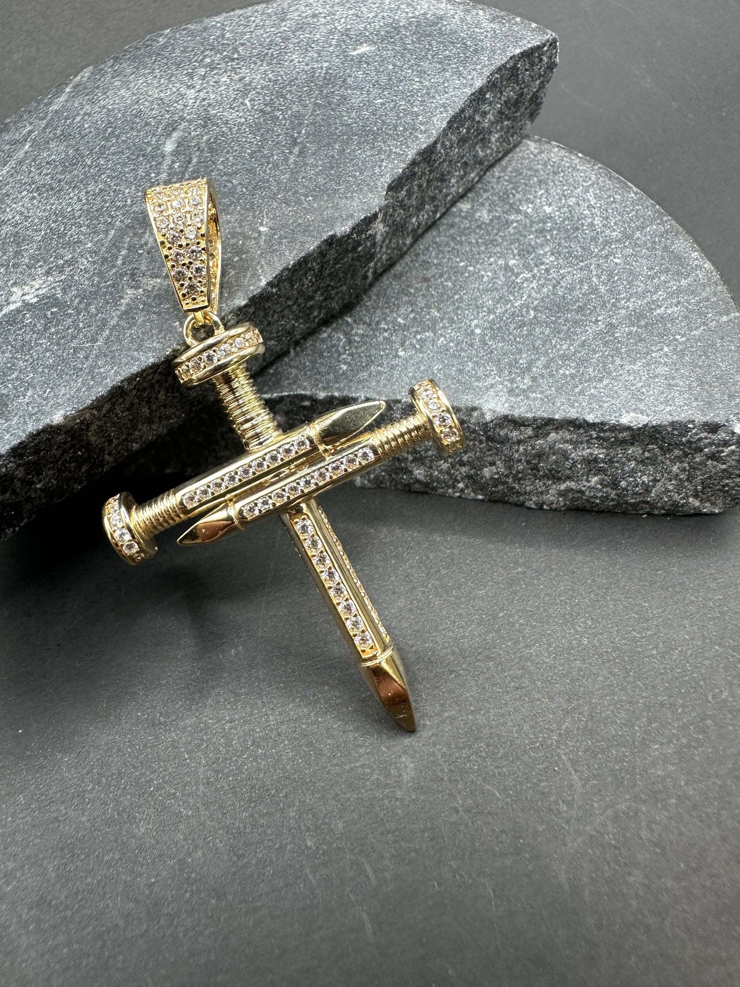 14K Gouden Spijker Kruis Hanger met Zirkonia