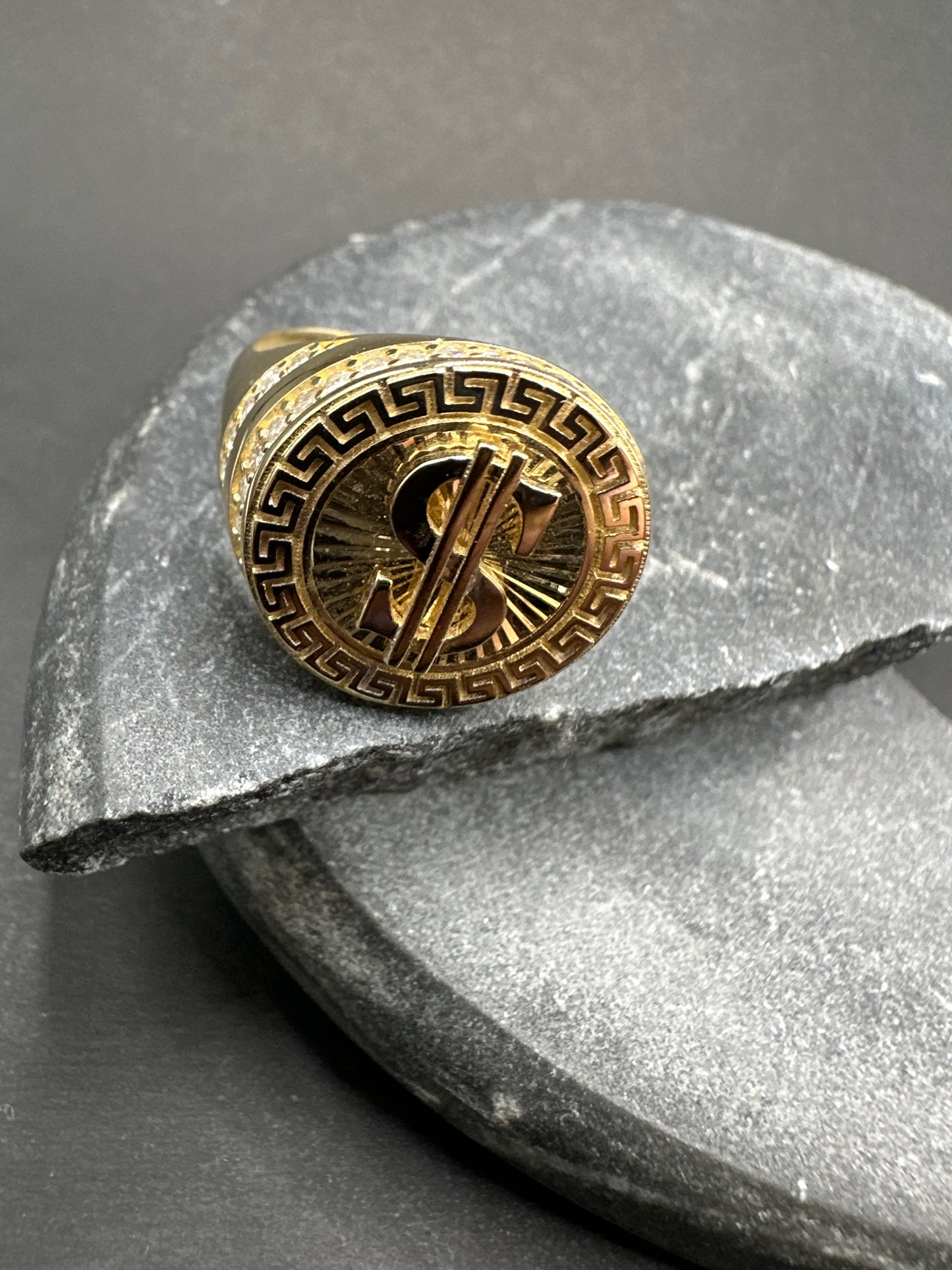14K Gouden Dollar Ring met Griekse Accenten – Maat 20