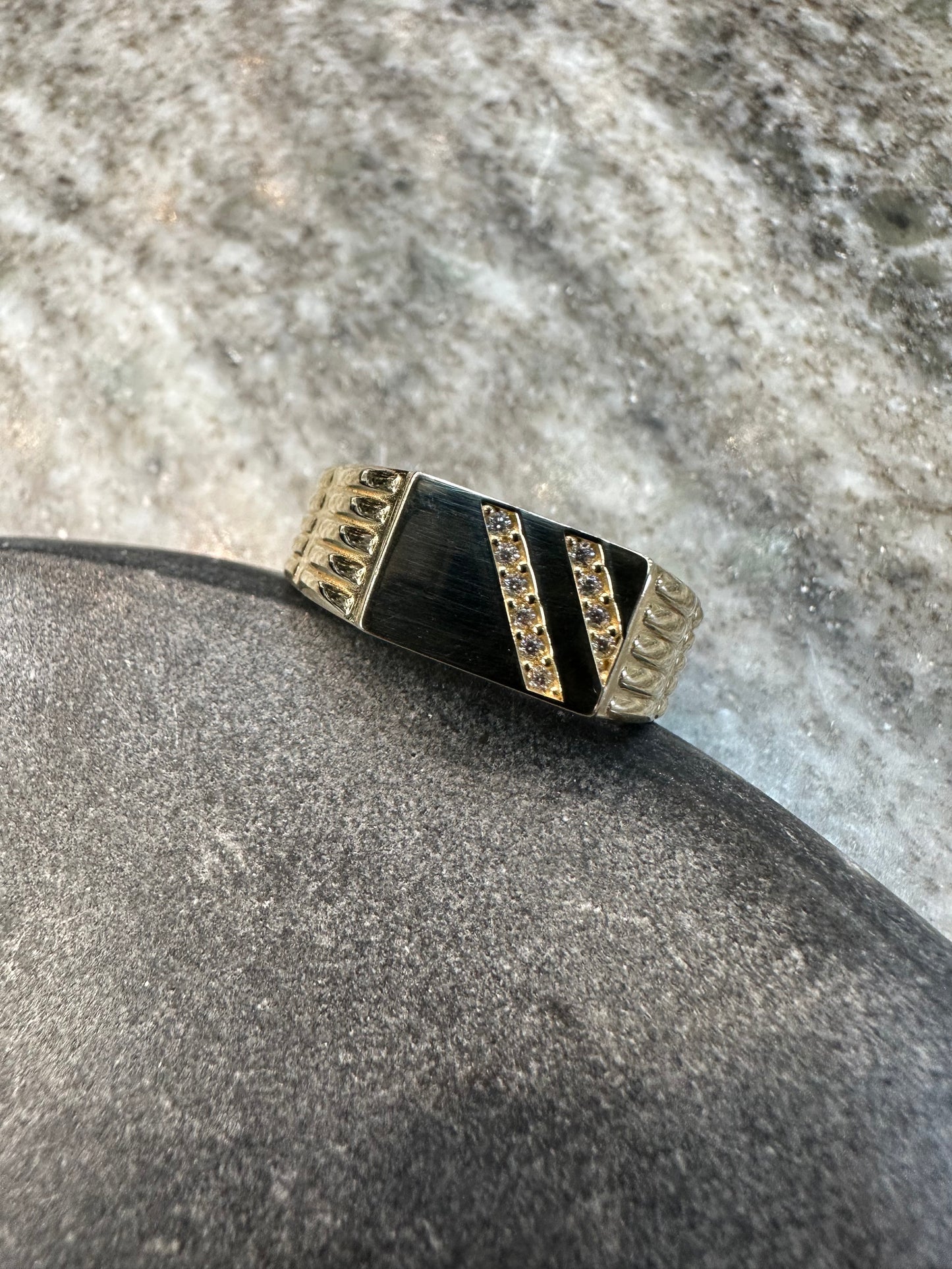 Prachtige 14K Gouden Zegelring met Zirkonia – Maat 20,5 | Luxe & Tijdloos