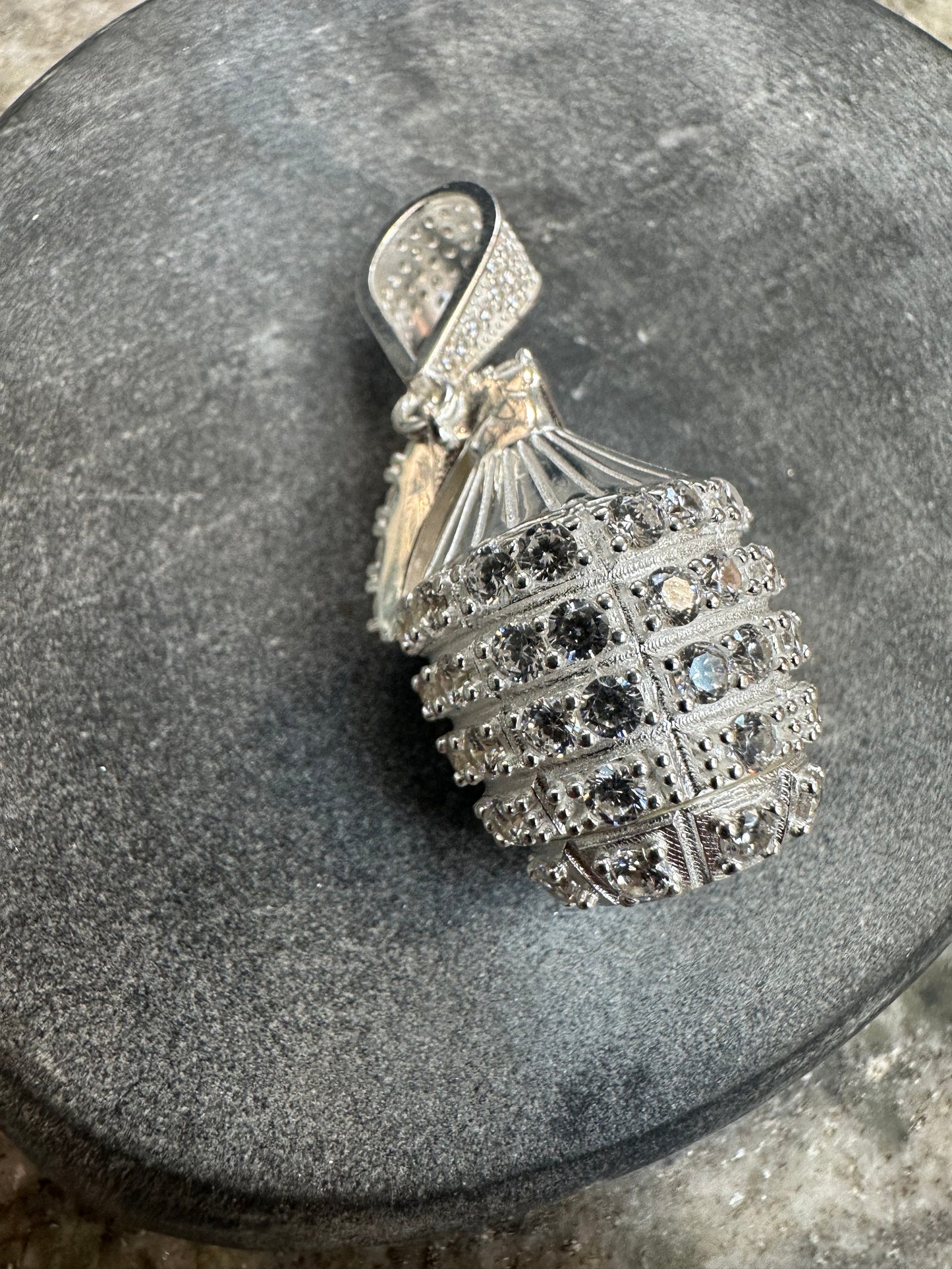 Prachtige 925 Zilveren Granaat Hanger – Iced met Zirkonia & Geheim Opbergvak