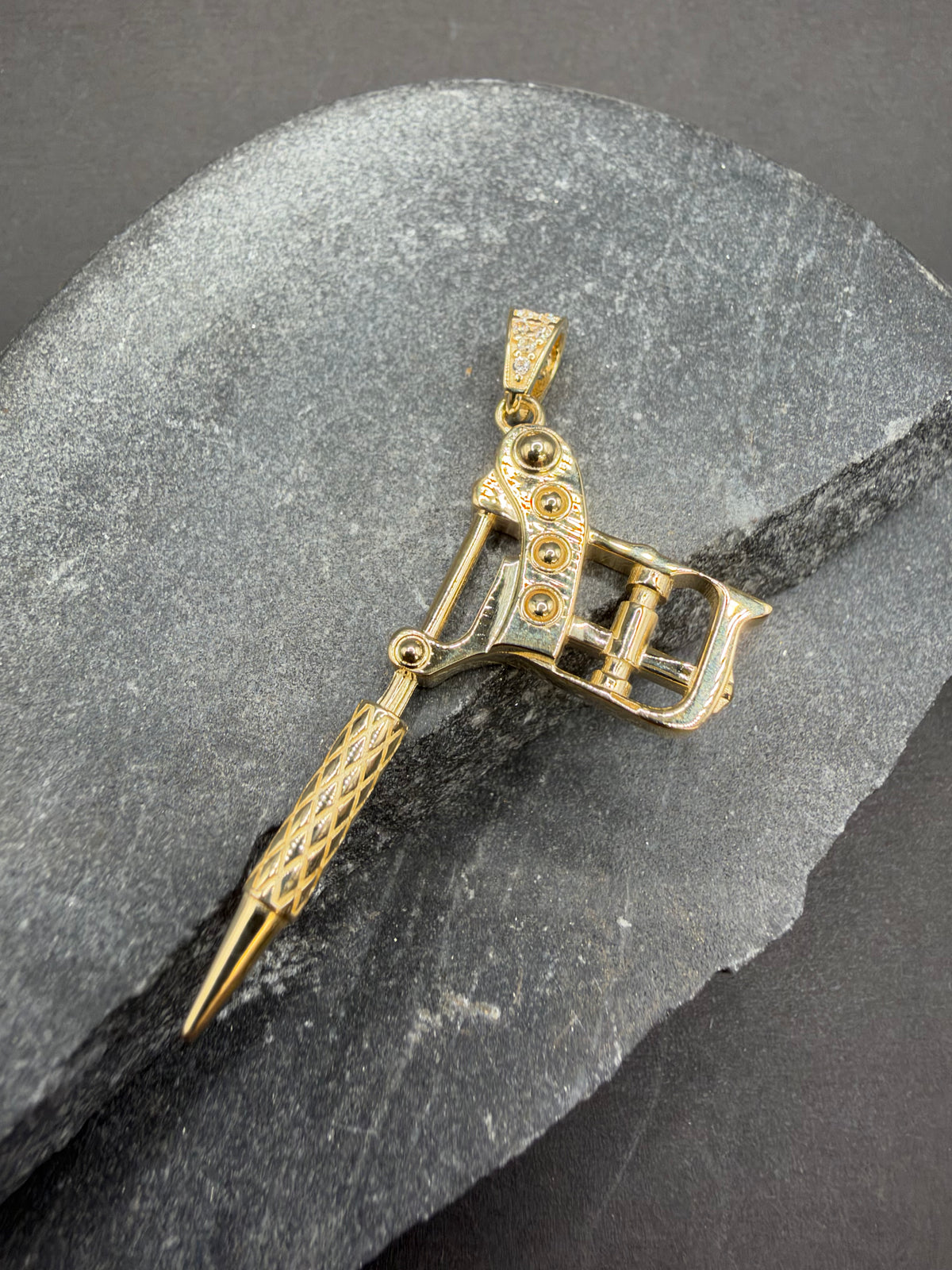 14K Gouden Tattoomachine Hanger – 20 × 45 mm