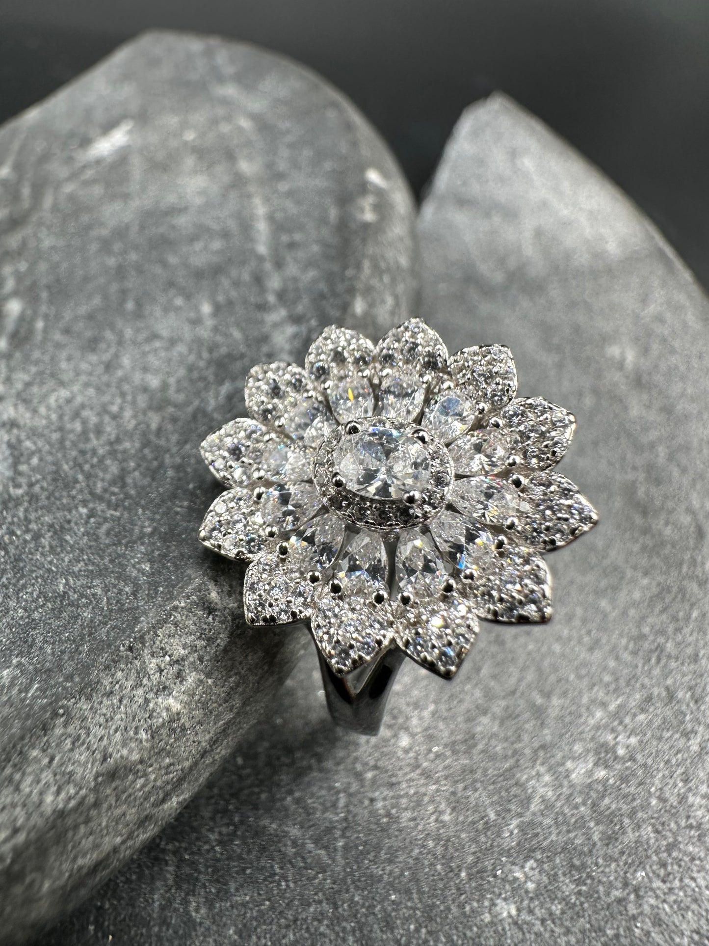 925 Zilveren Bloem Ring met Zirkonia – Maat 18
