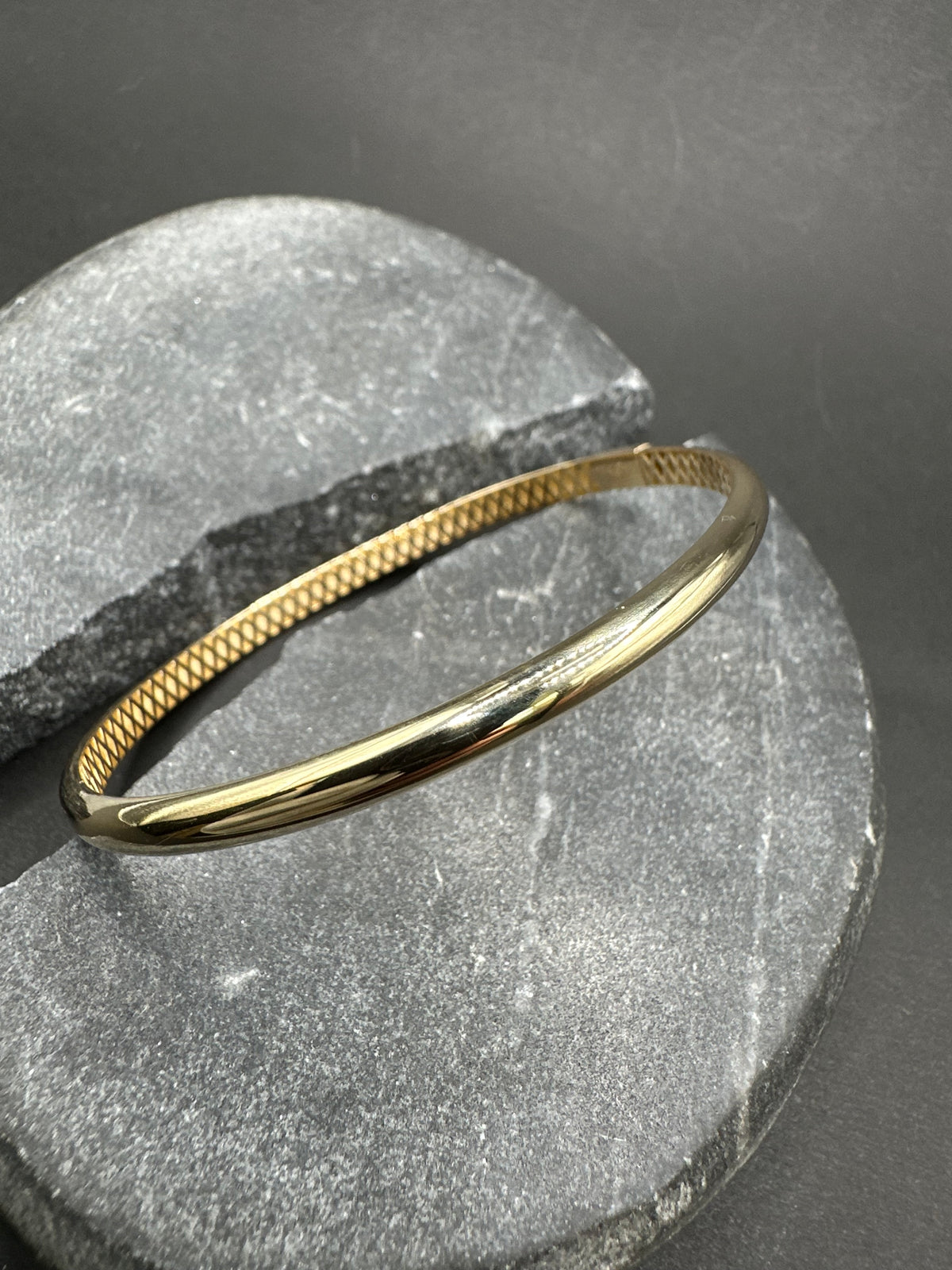 14K Gouden Moderne Gladde Slavenarmband met Structuur – 59,6 mm – 4,1 mm