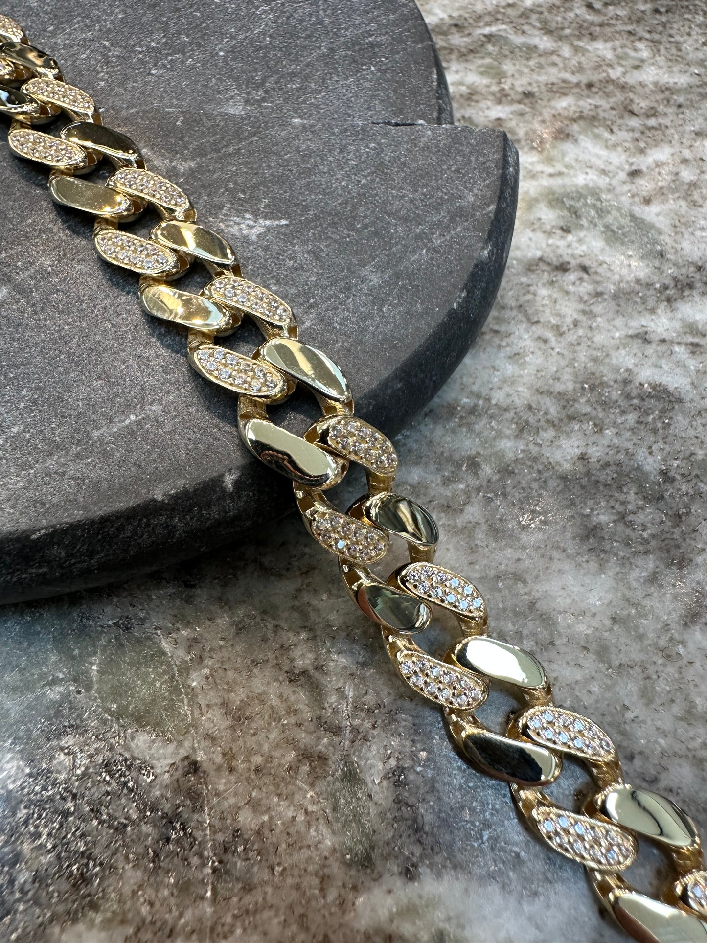 Prachtige 14K Gouden Iced Cuban Link Armband – 20,5 cm | 11 mm | Zirkonia