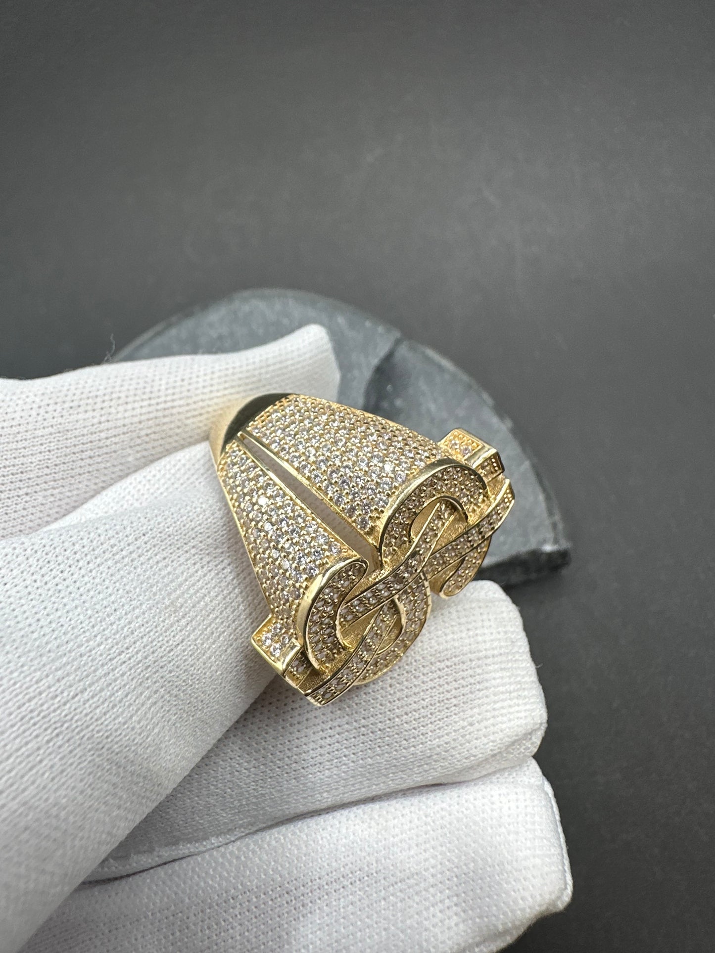 14K Gouden Iced Dollar Ring met Zirkonia – Maat 20