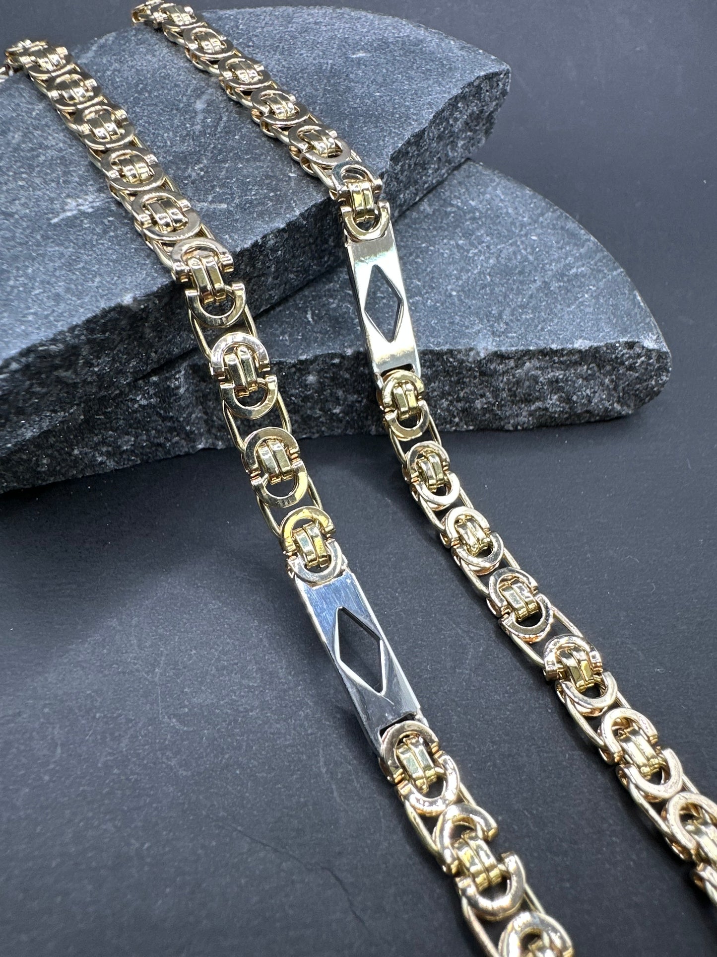 14K Gouden Massieve Platte Koningsketting met Witgouden Ruitjes – 70 cm