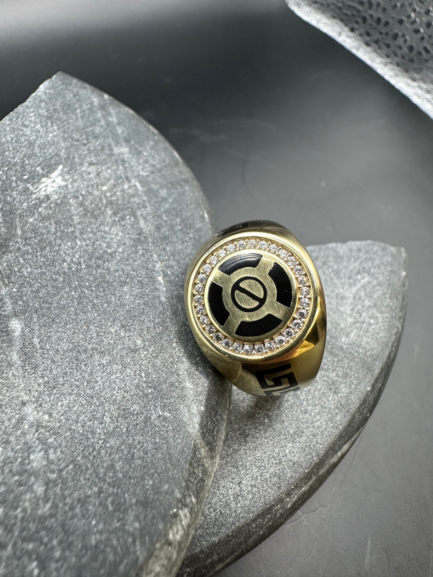 18K Gouden Unieke Ring met Onyx en Zirkonia