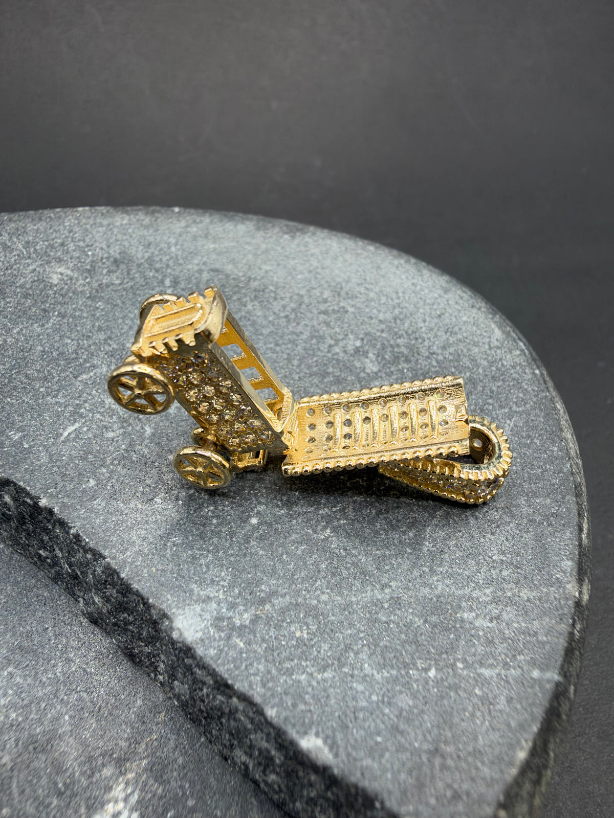 14K Gouden Woonwagen Hanger met Zirkonia – Handgemaakt