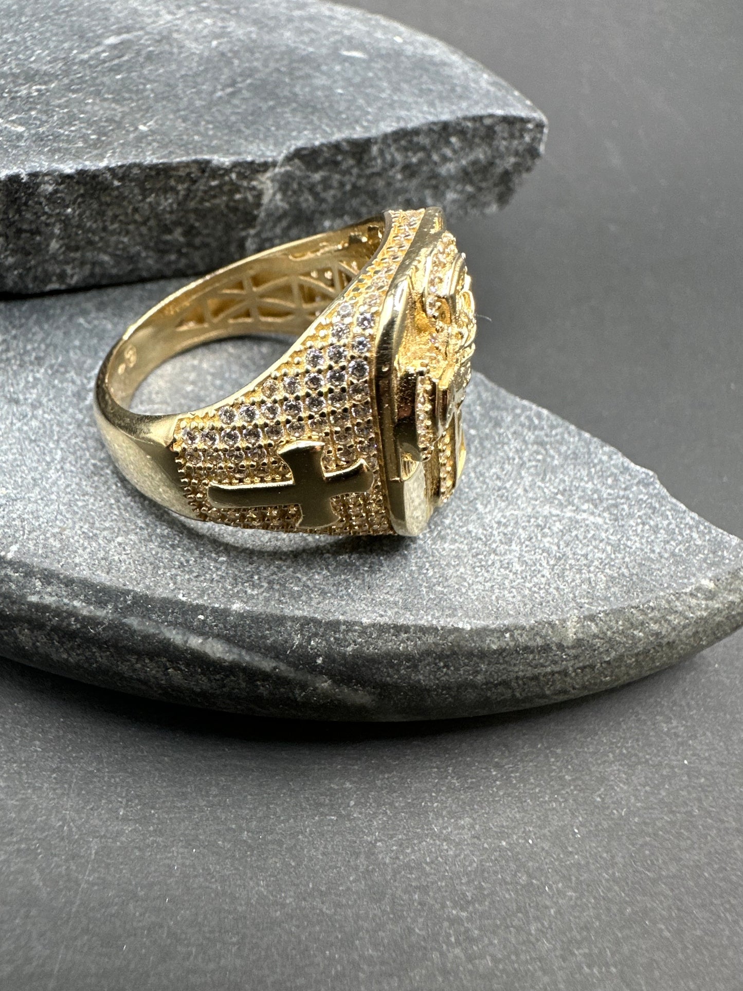 14K Gouden Ring met Jezus en Kruizen – Maat 20,5