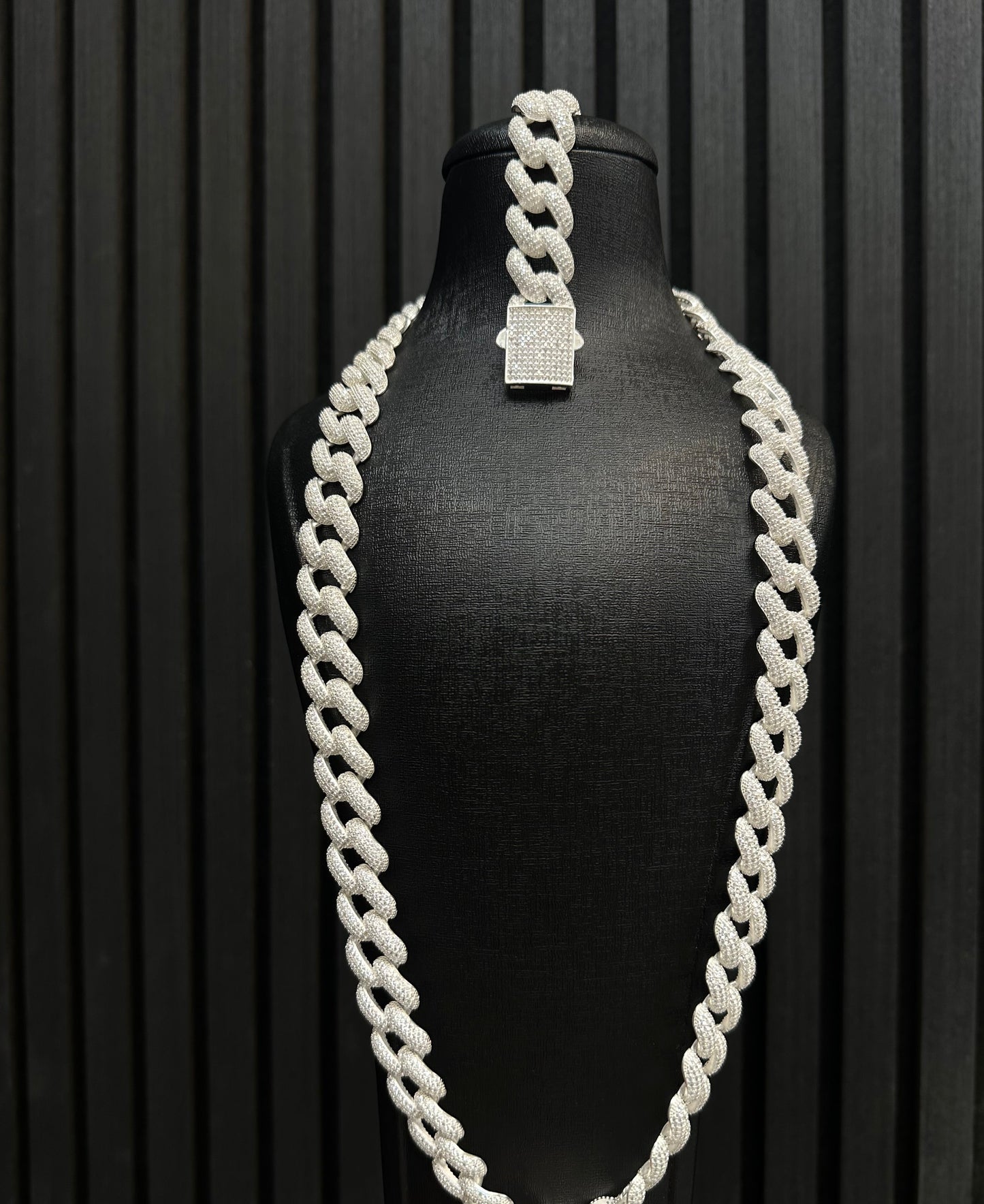 Prachtige 925 Zilveren Cubana Set 65 cm Ketting | 23 cm Armband | 17,8 mm Breed | Iced met Zirkonia
