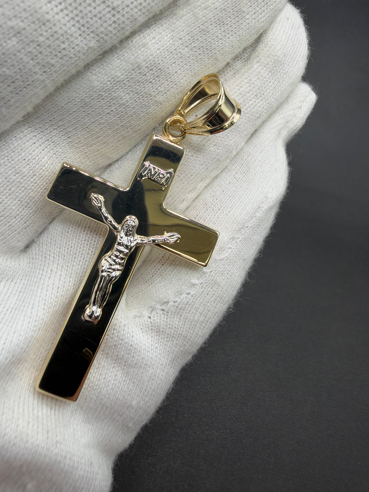 14K Gouden Kruis met Jezus in Witgoud – 30 mm x 60 mm