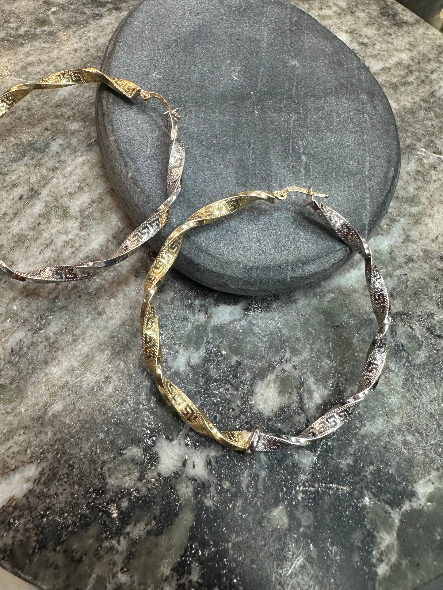 14K Gouden Bicolor Wokkels Oorbellen – 61 mm